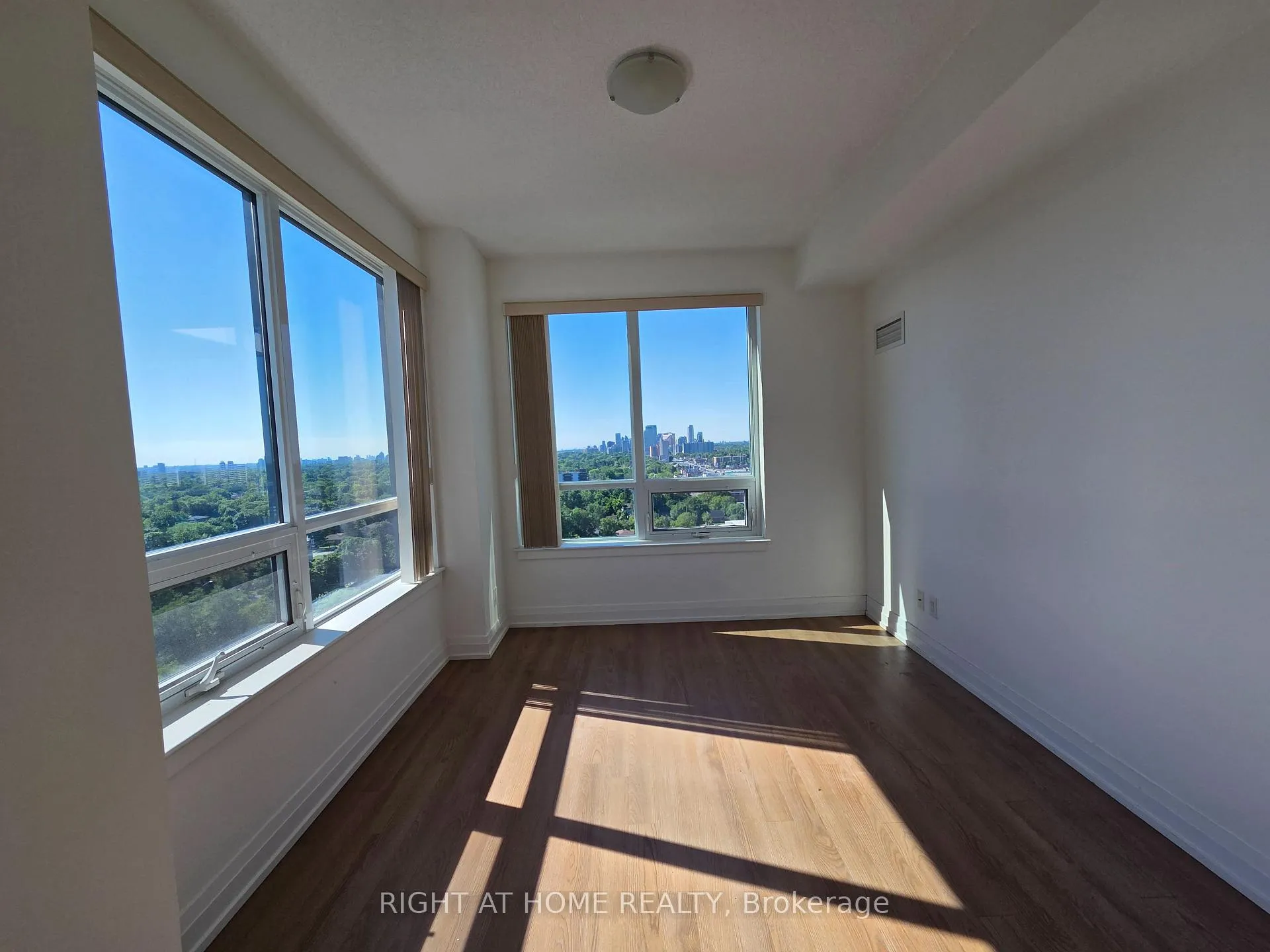 Photo 27 of Unit 1606, 7165 Yonge Street, Markham, Grandview — HOMEH