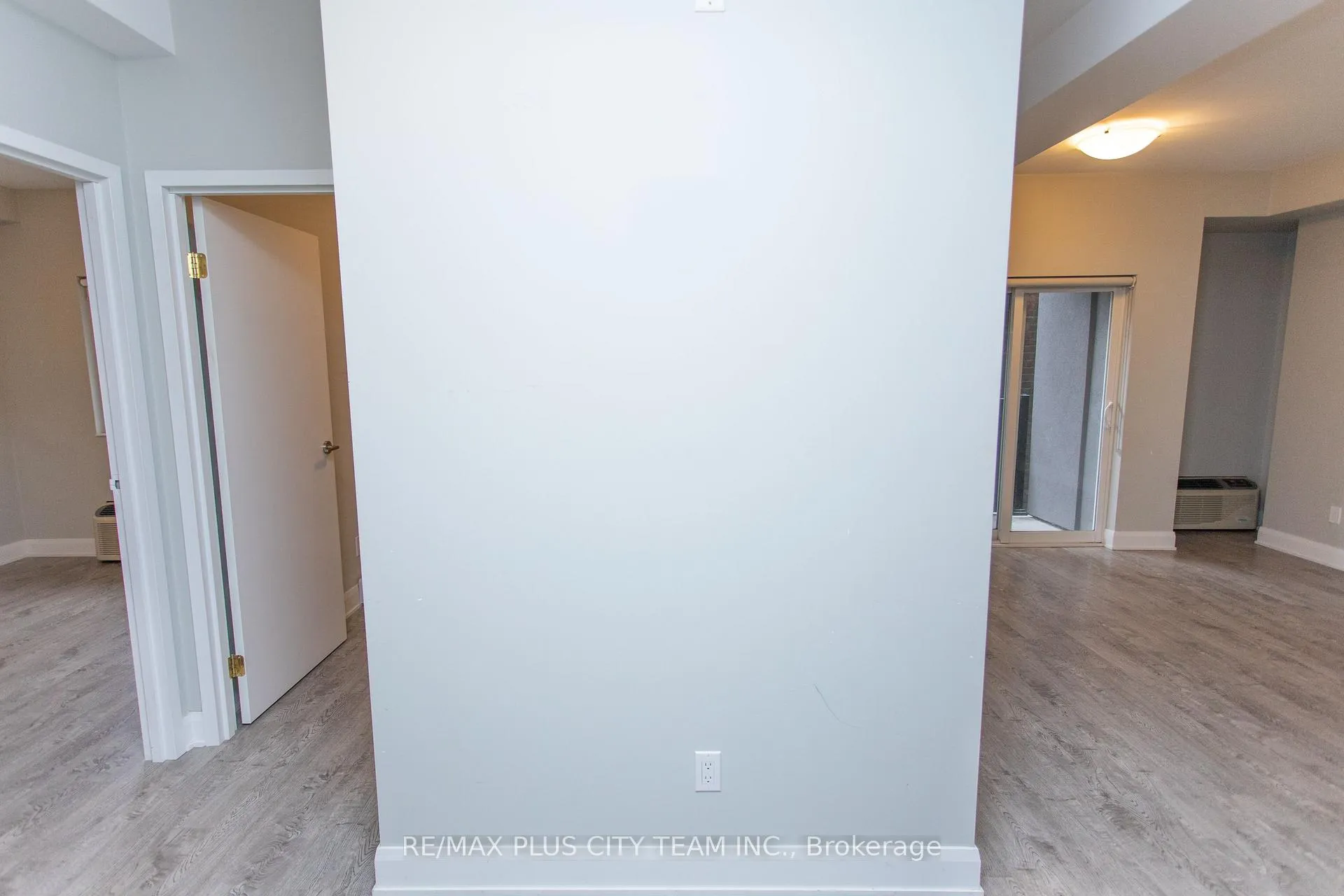 Photo 3 of Unit 202, 686 Bathurst Street, Toronto, Palmerston-Little Italy — HOMEH