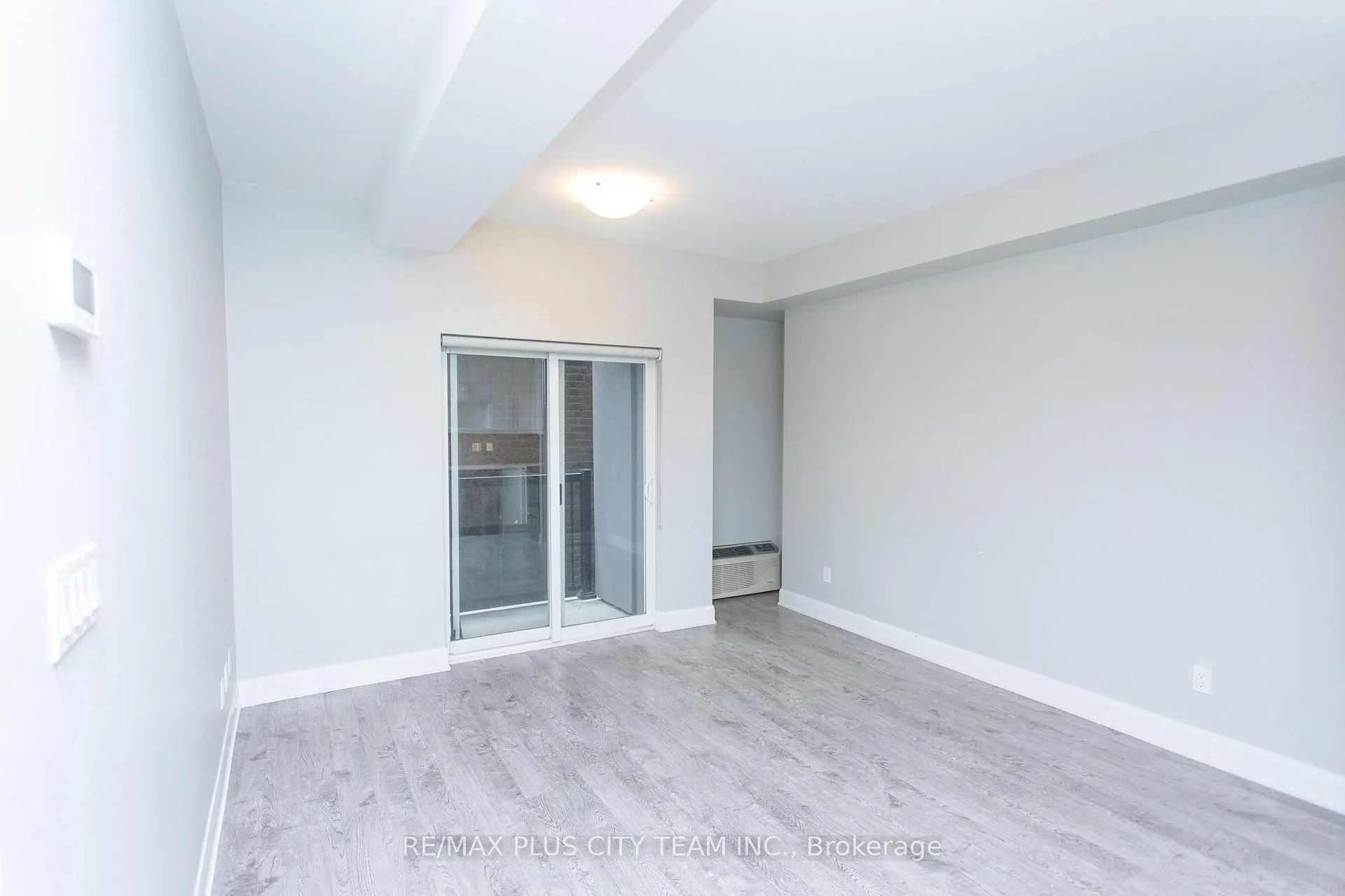 Photo 4 of Unit 202, 686 Bathurst Street, Toronto, Palmerston-Little Italy — HOMEH