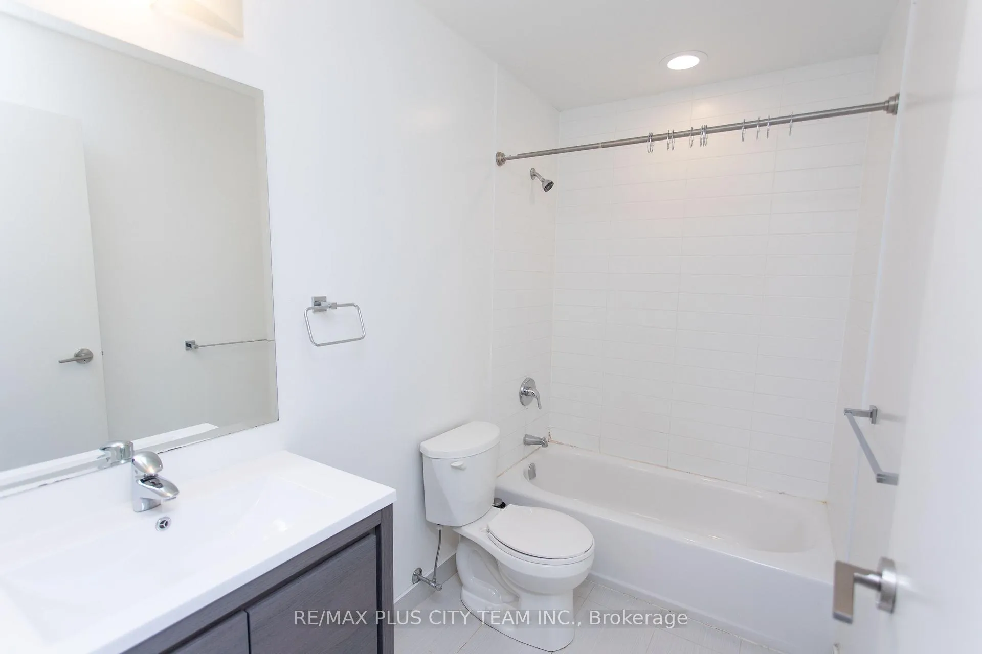 Photo 12 of Unit 202, 686 Bathurst Street, Toronto, Palmerston-Little Italy — HOMEH