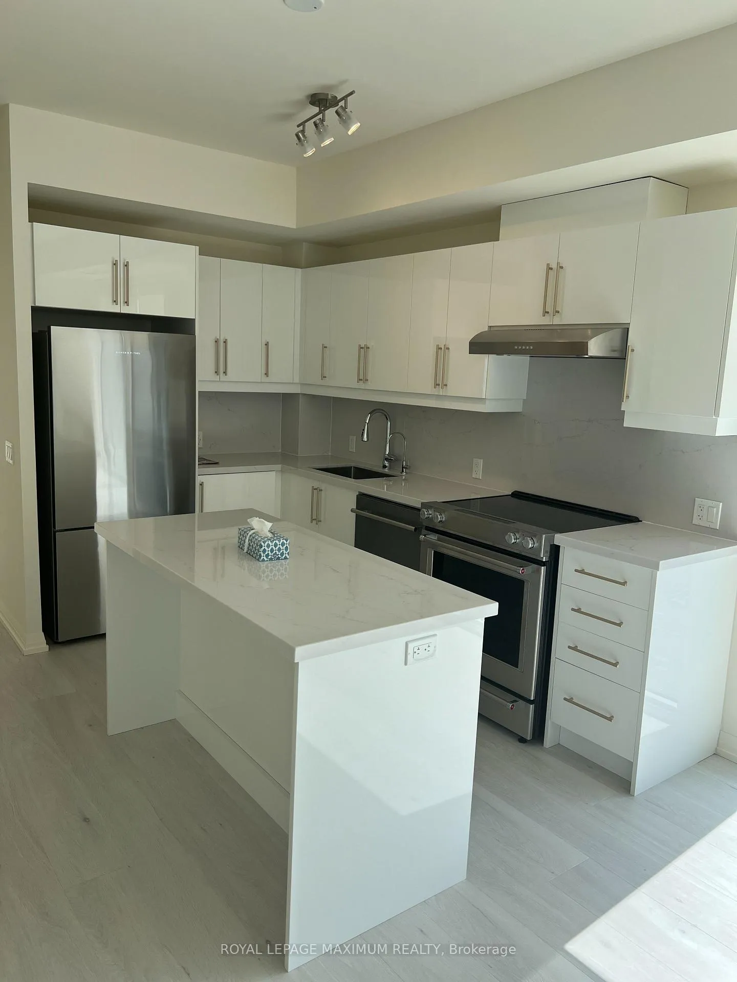 Photo 3 of Unit 2009, 27 Korda Gate, Vaughan, Vellore Village — HOMEH