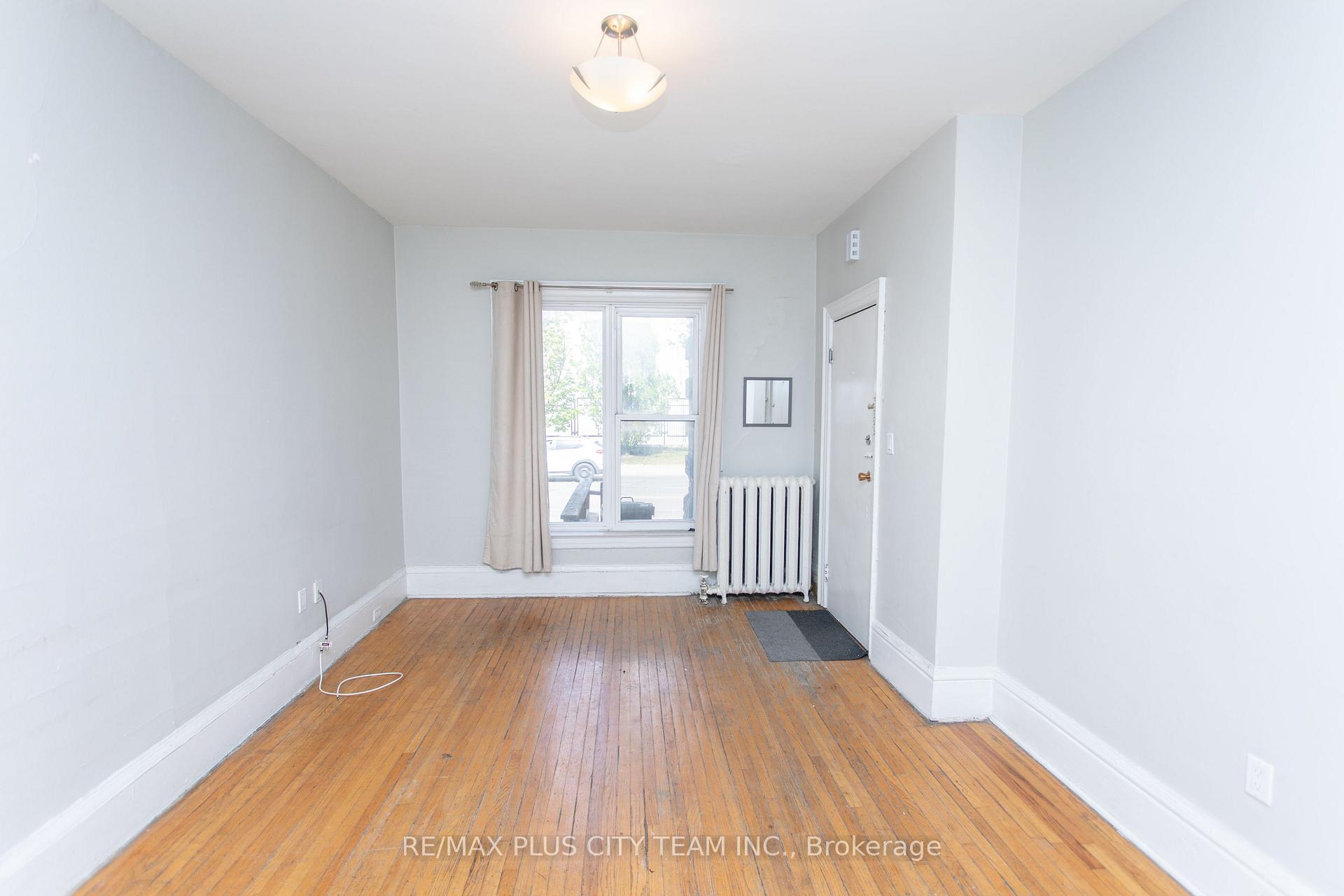 Photo 1 of Unit 2, 682 Bathurst Street, Toronto, Palmerston-Little Italy — HOMEH