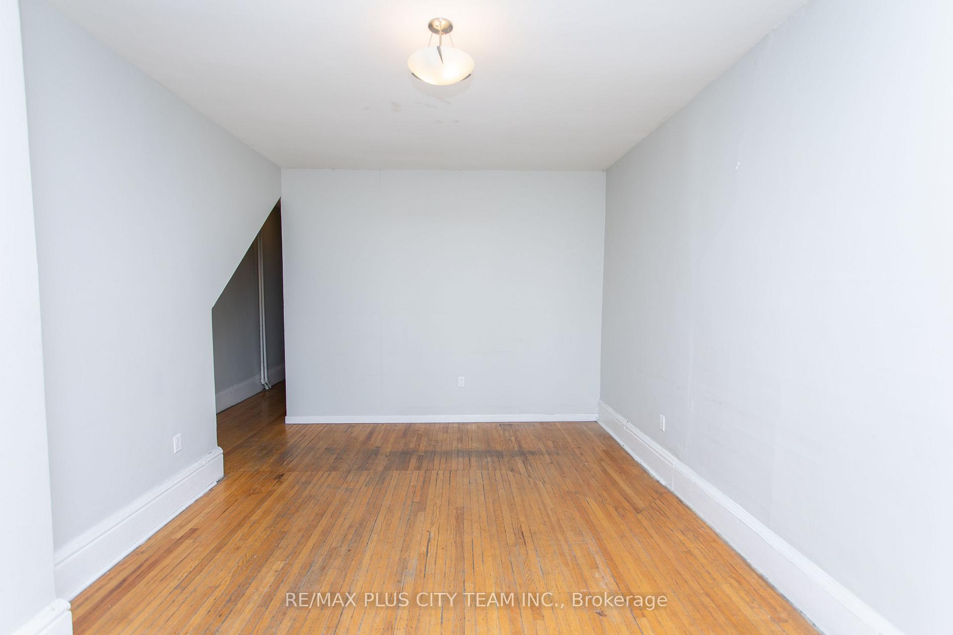 Photo 3 of Unit 2, 682 Bathurst Street, Toronto, Palmerston-Little Italy — HOMEH