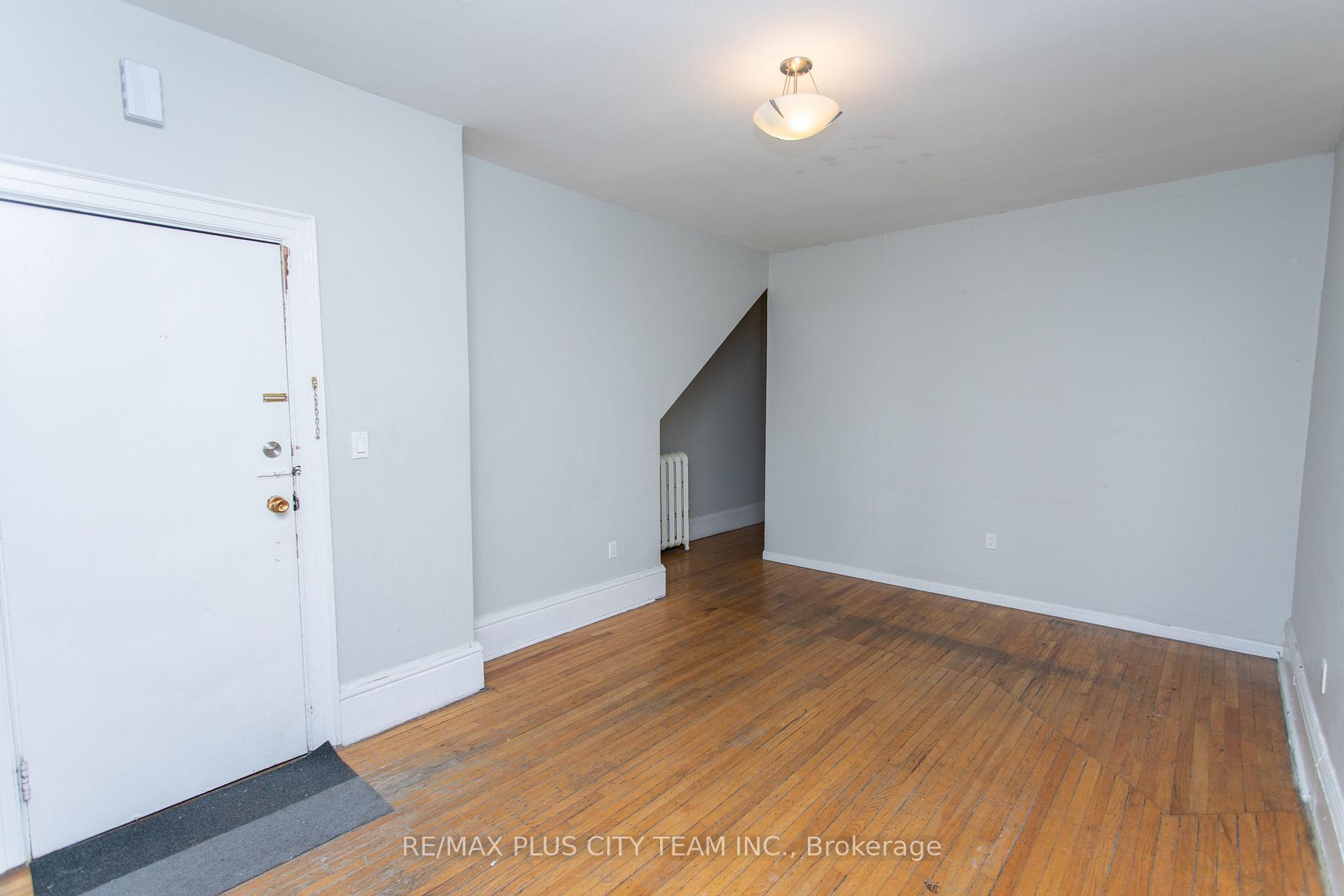 Photo 4 of Unit 2, 682 Bathurst Street, Toronto, Palmerston-Little Italy — HOMEH