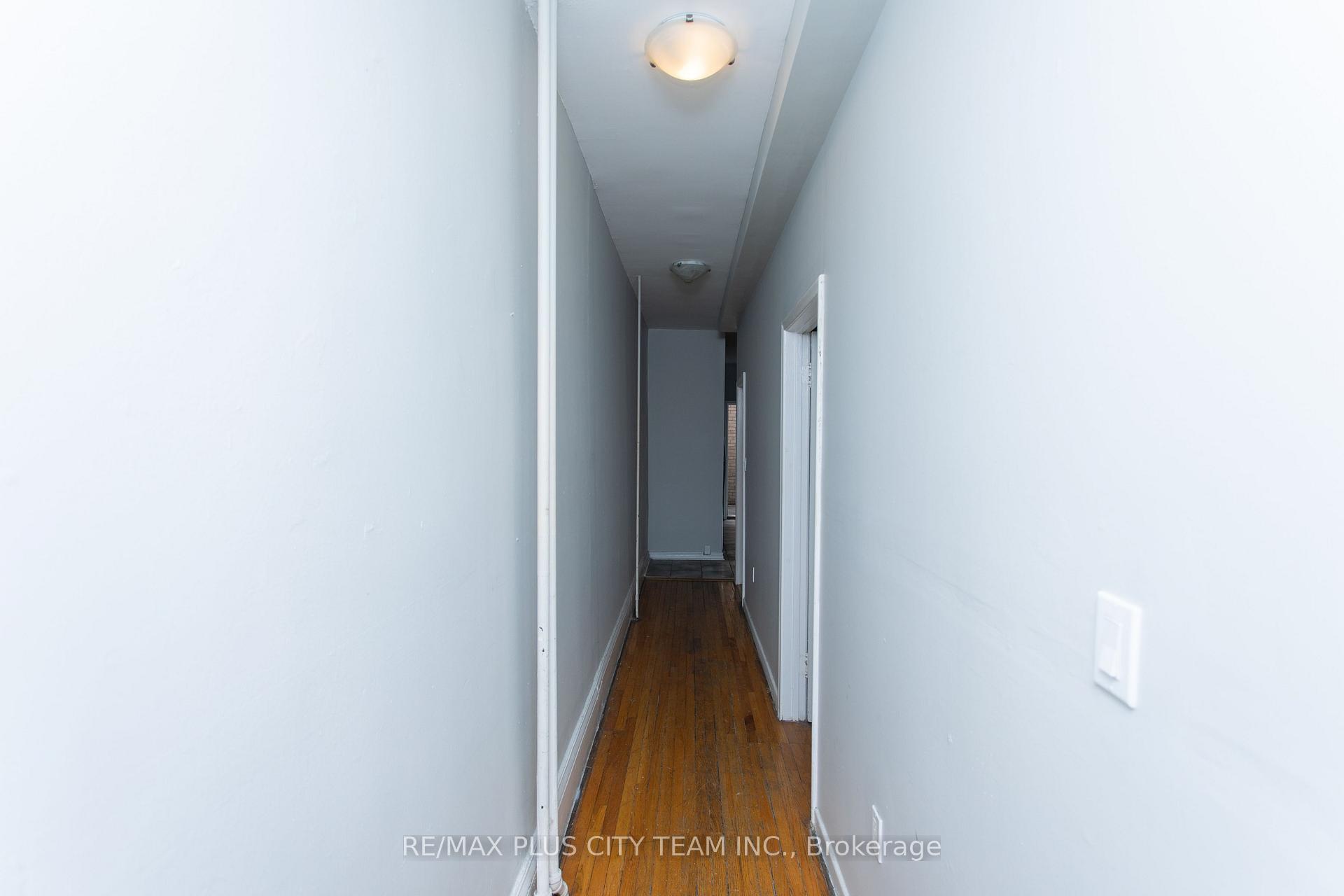Photo 5 of Unit 2, 682 Bathurst Street, Toronto, Palmerston-Little Italy — HOMEH