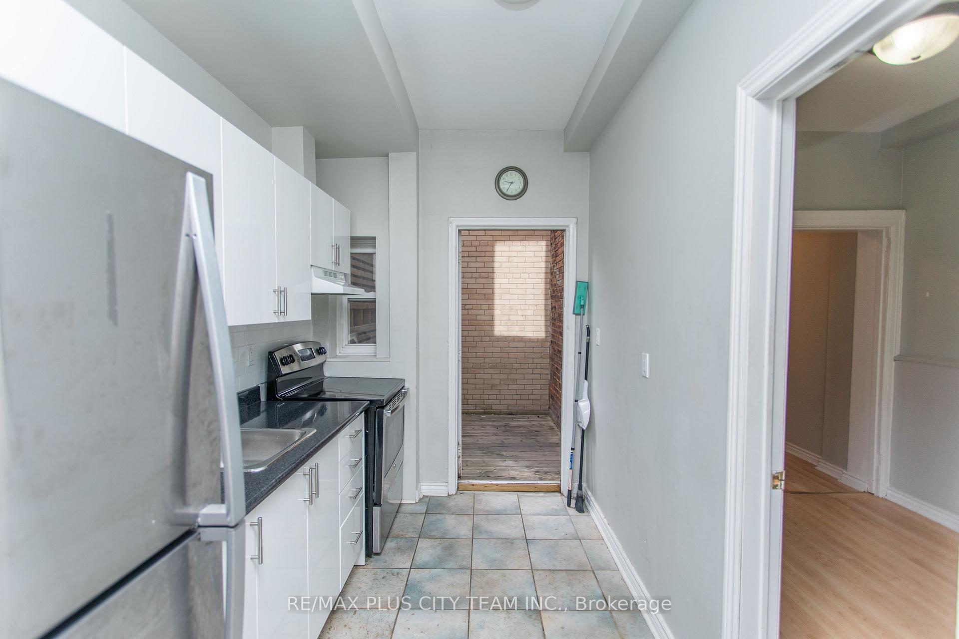 Photo 6 of Unit 2, 682 Bathurst Street, Toronto, Palmerston-Little Italy — HOMEH