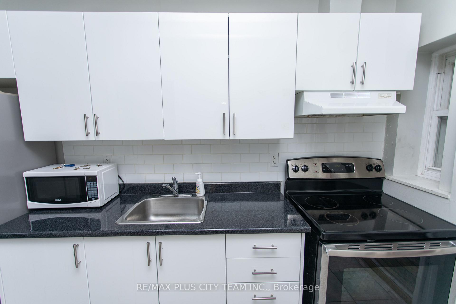 Photo 7 of Unit 2, 682 Bathurst Street, Toronto, Palmerston-Little Italy — HOMEH