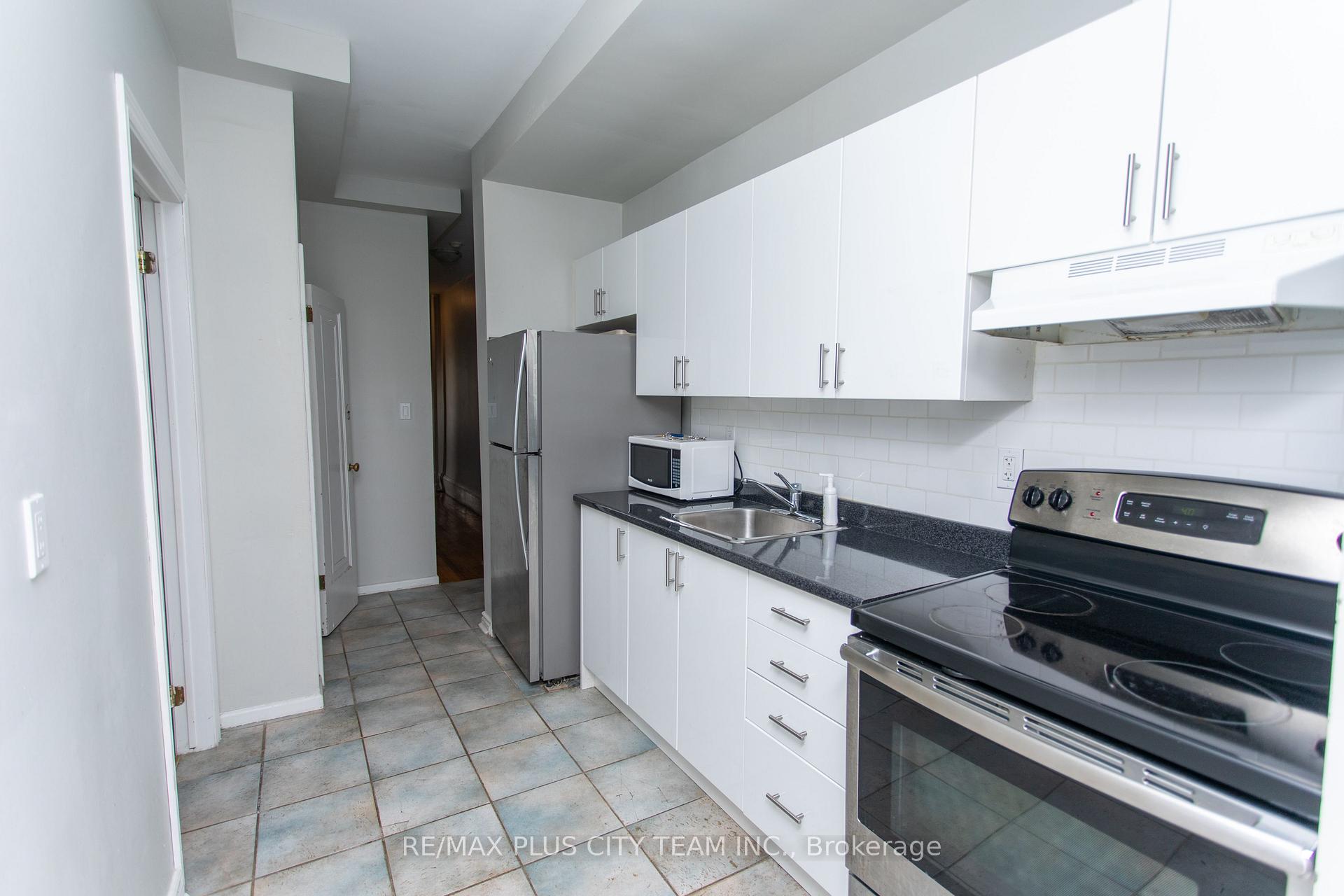 Photo 8 of Unit 2, 682 Bathurst Street, Toronto, Palmerston-Little Italy — HOMEH
