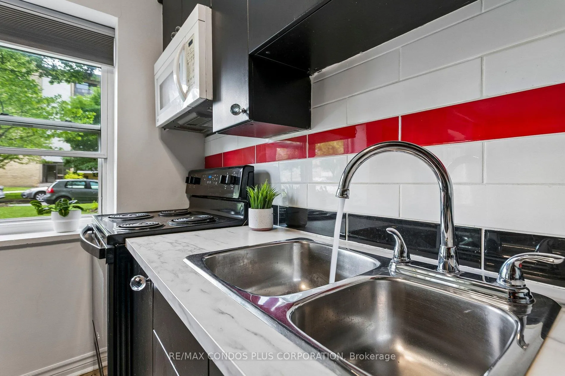 Photo 18 of Unit 101, 185 Stephen Drive, Etobicoke, Stonegate-Queensway — HOMEH