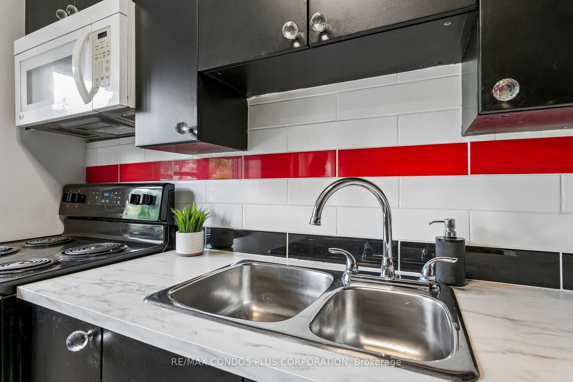 Photo 19 of Unit 101, 185 Stephen Drive, Etobicoke, Stonegate-Queensway — HOMEH