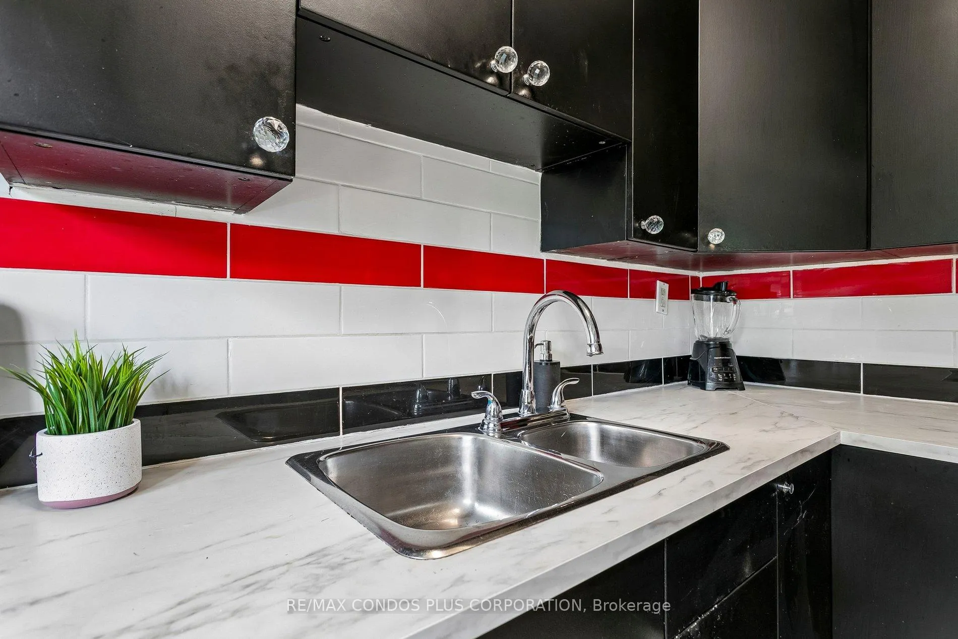 Photo 20 of Unit 101, 185 Stephen Drive, Etobicoke, Stonegate-Queensway — HOMEH