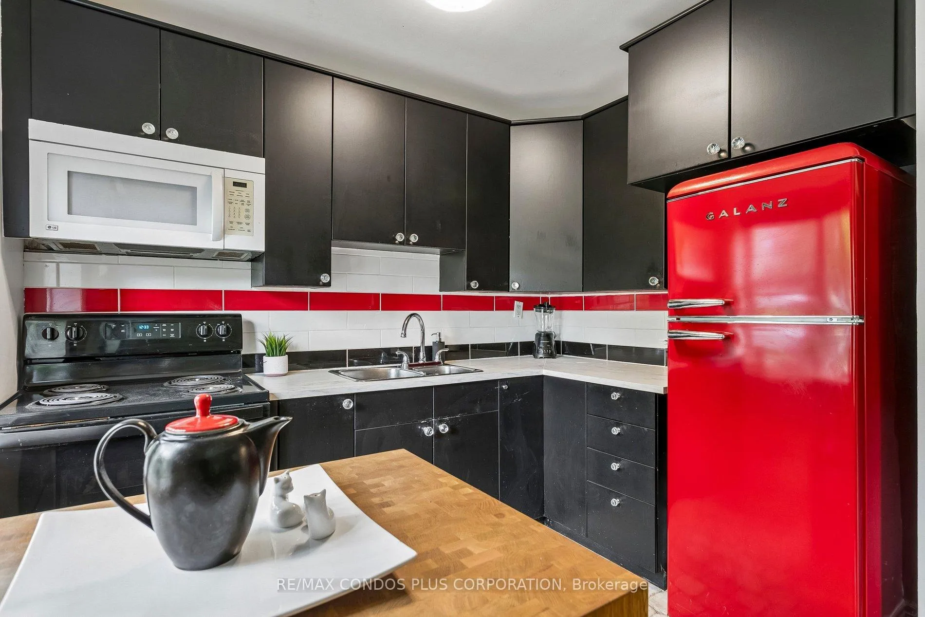 Photo 22 of Unit 101, 185 Stephen Drive, Etobicoke, Stonegate-Queensway — HOMEH