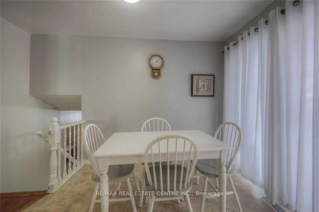 Photo 12 of 14 Amblecote Place, Hamilton, Randall — HOMEH