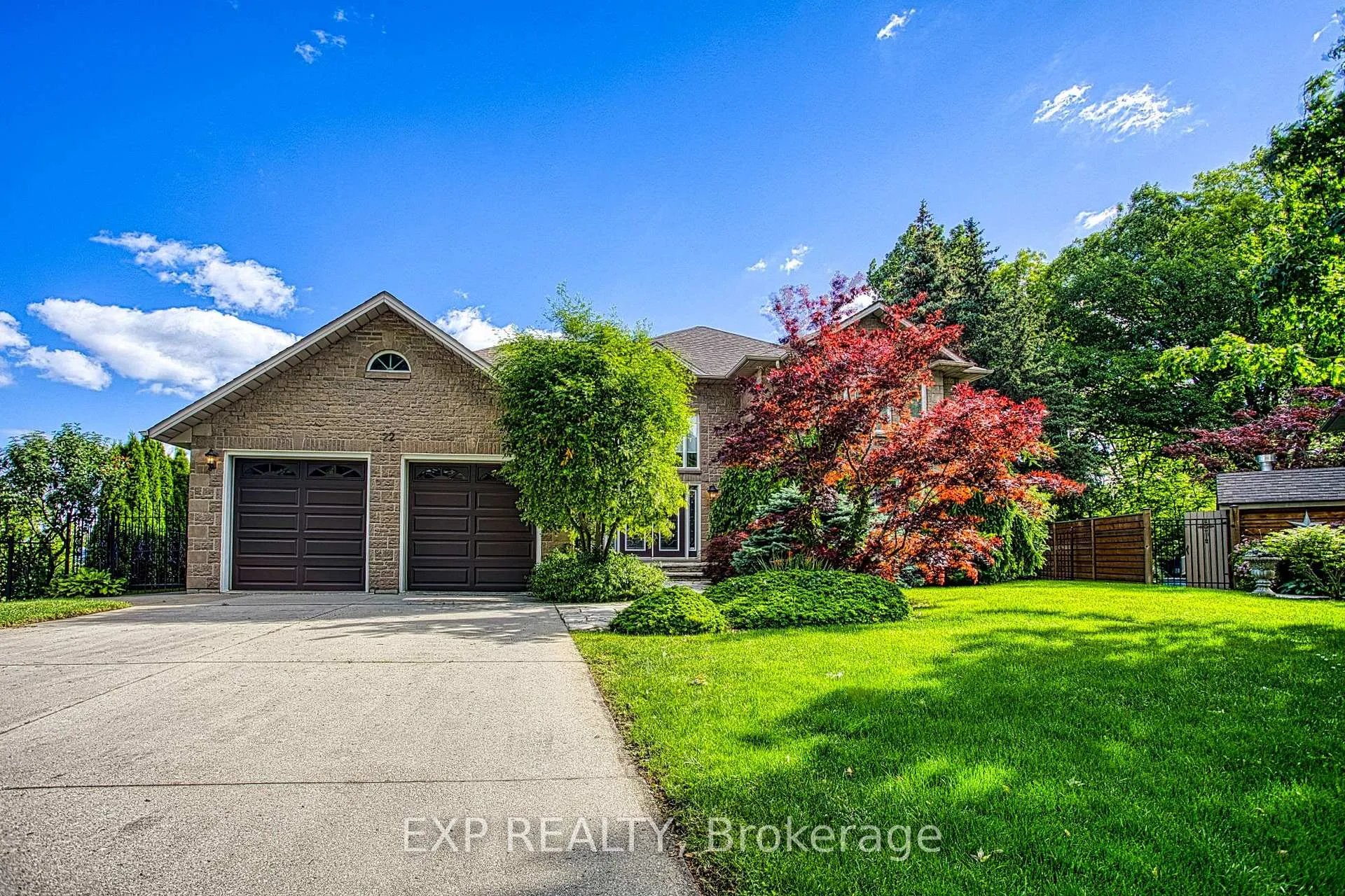 Photo 4 of 22 Burt Court, Hamilton, Stoney Creek — HOMEH