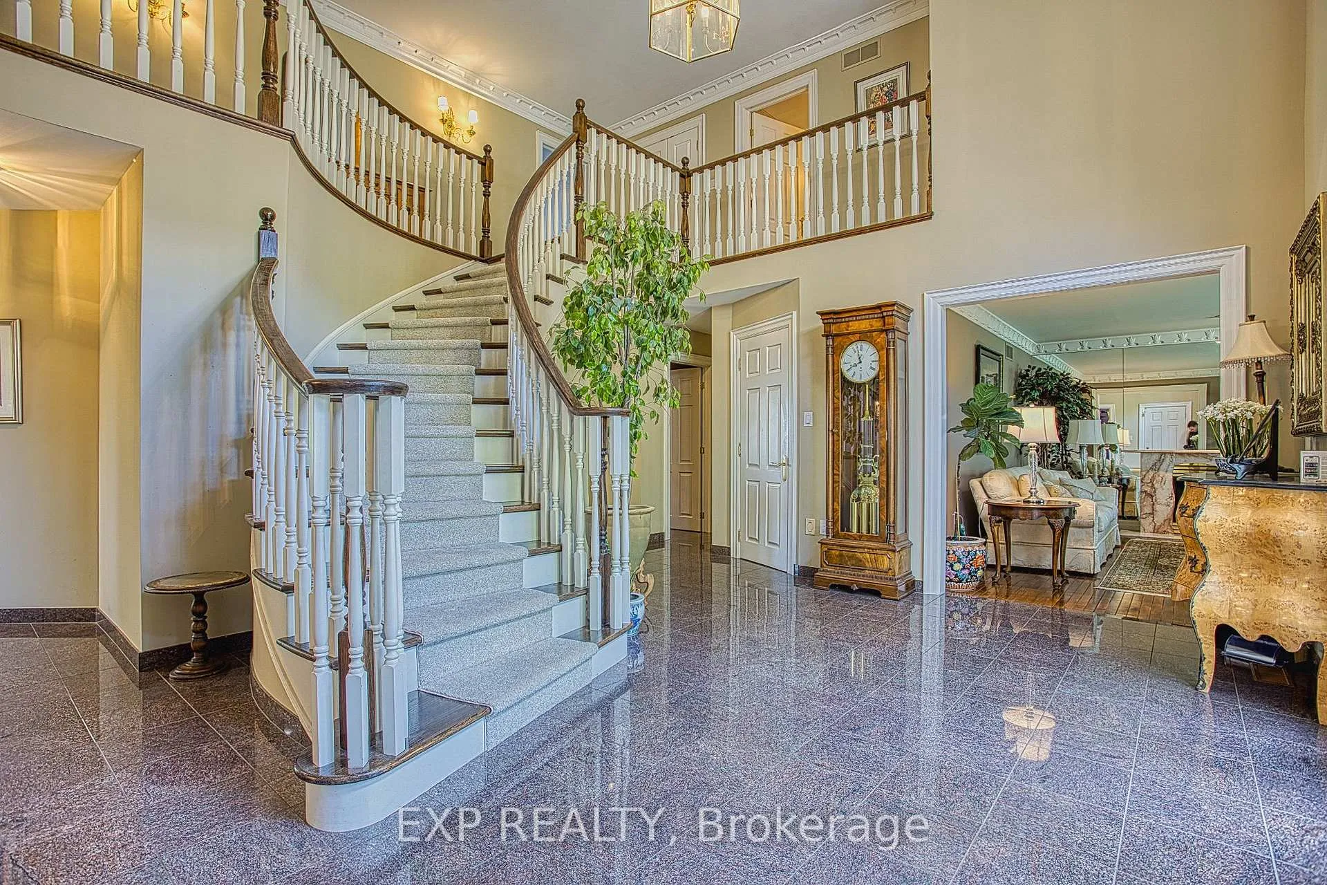 Photo 6 of 22 Burt Court, Hamilton, Stoney Creek — HOMEH