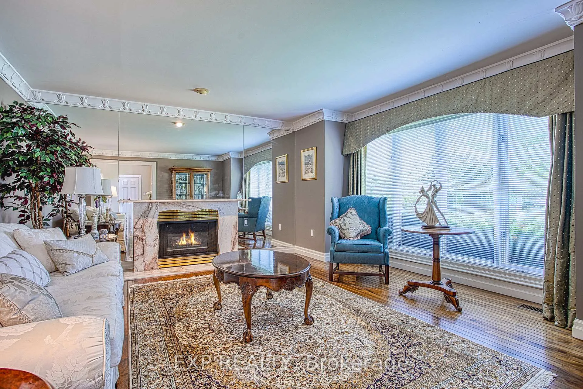 Photo 8 of 22 Burt Court, Hamilton, Stoney Creek — HOMEH