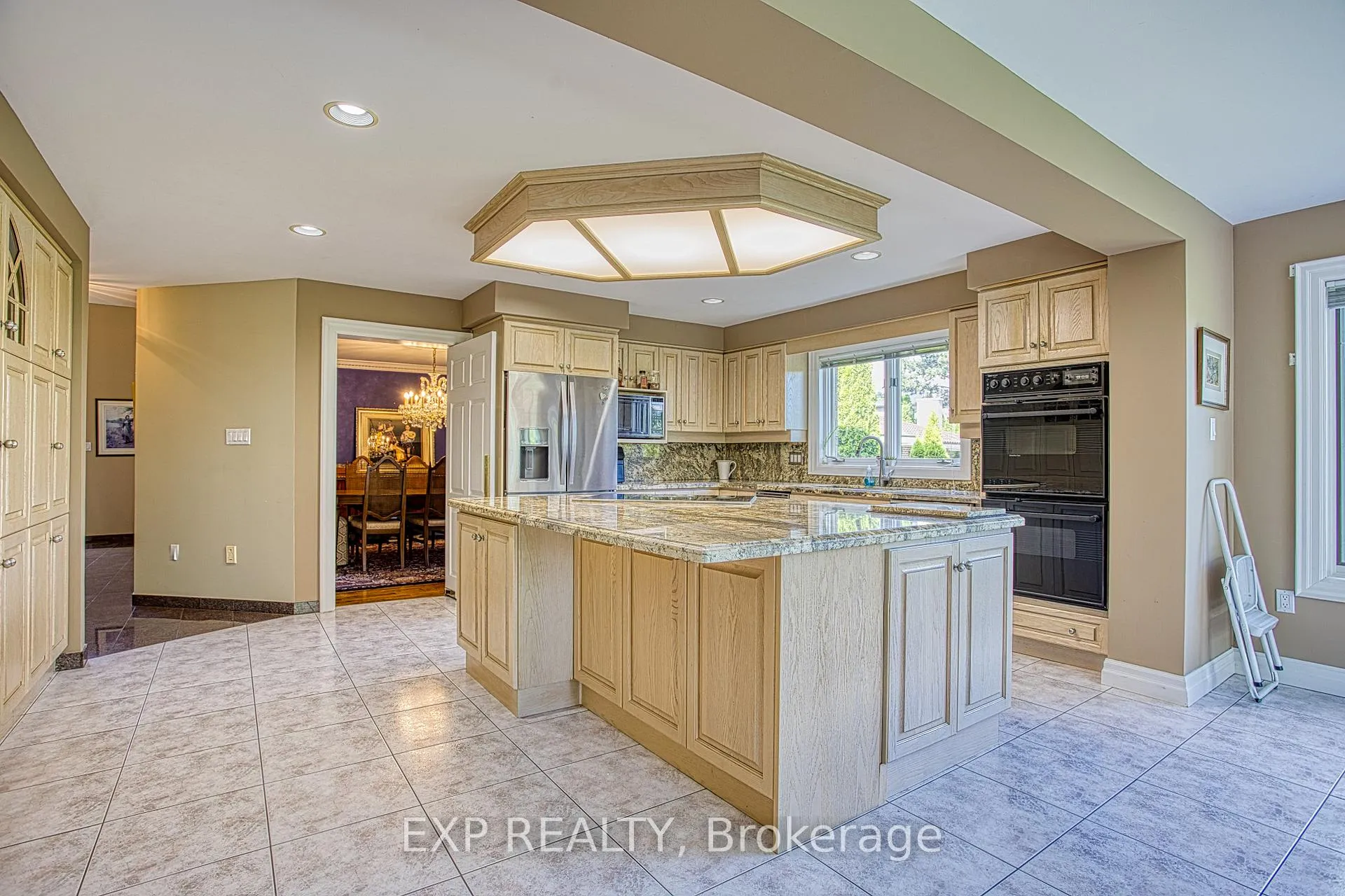Photo 12 of 22 Burt Court, Hamilton, Stoney Creek — HOMEH