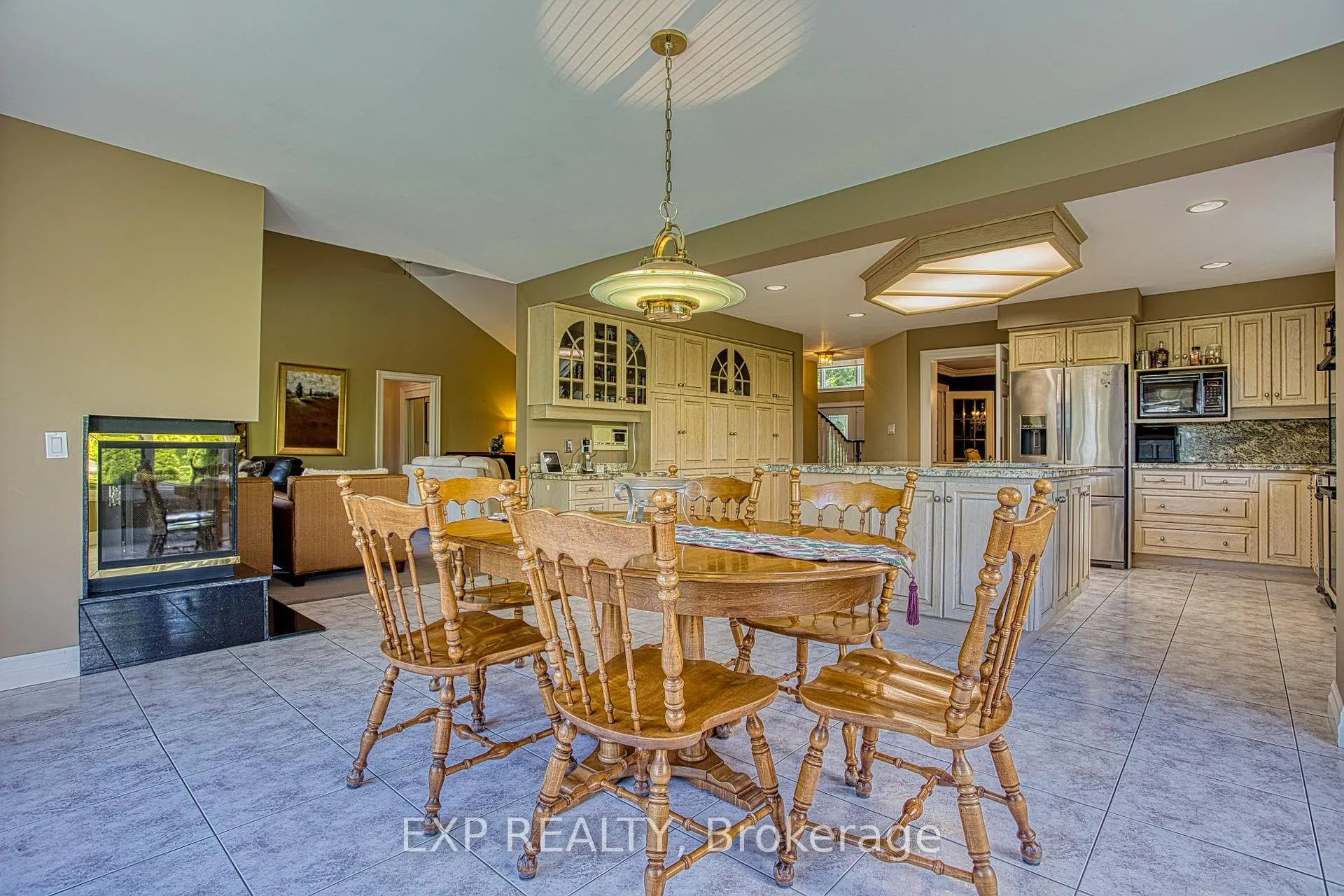 Photo 14 of 22 Burt Court, Hamilton, Stoney Creek — HOMEH