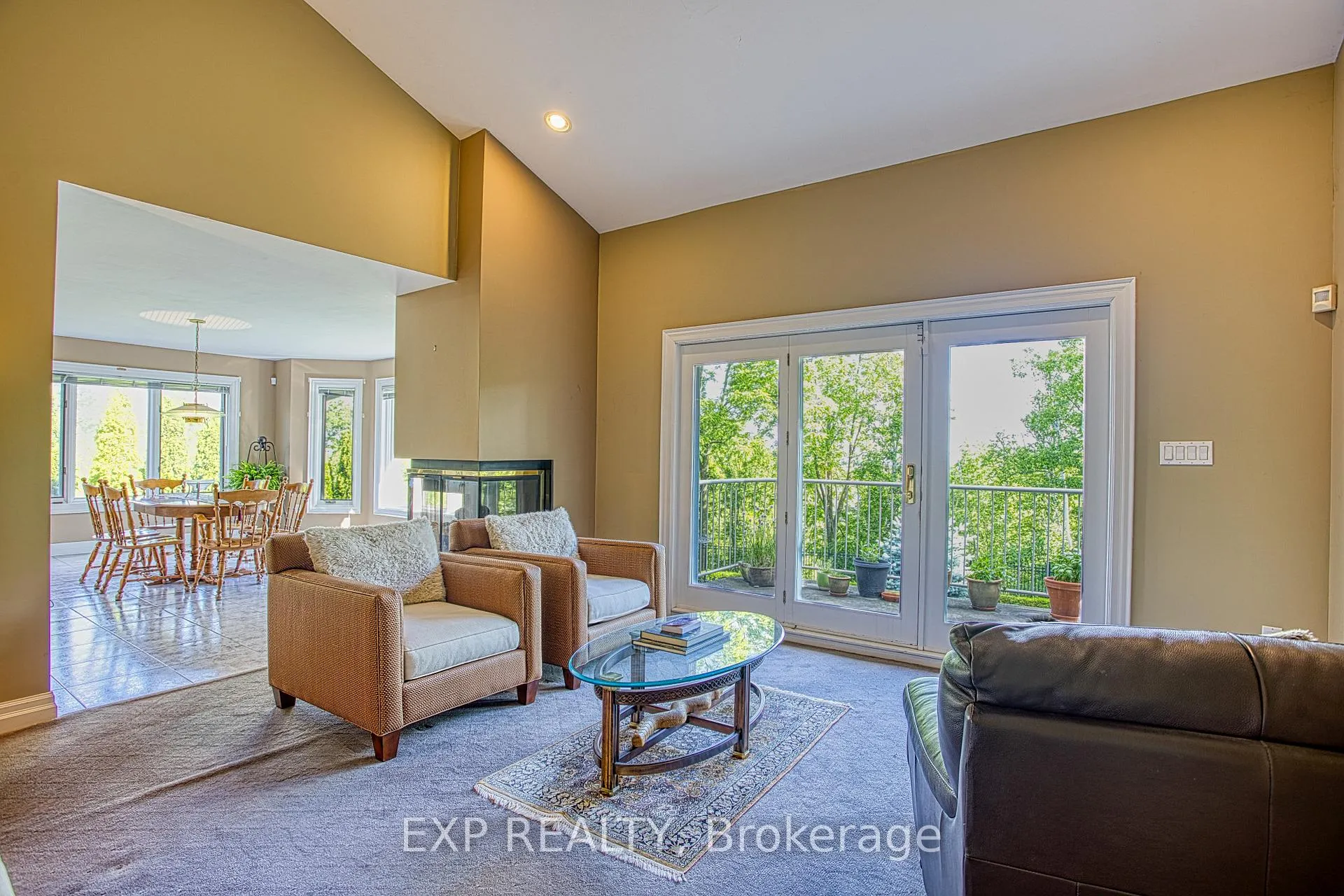 Photo 15 of 22 Burt Court, Hamilton, Stoney Creek — HOMEH