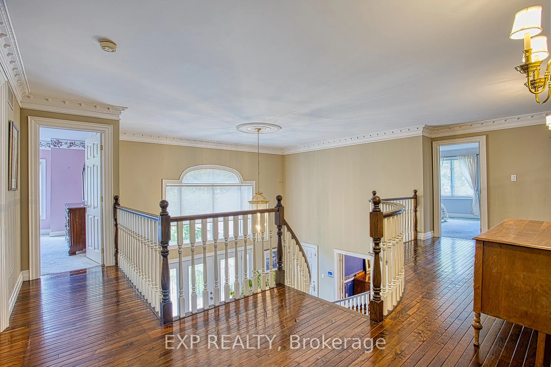 Photo 23 of 22 Burt Court, Hamilton, Stoney Creek — HOMEH