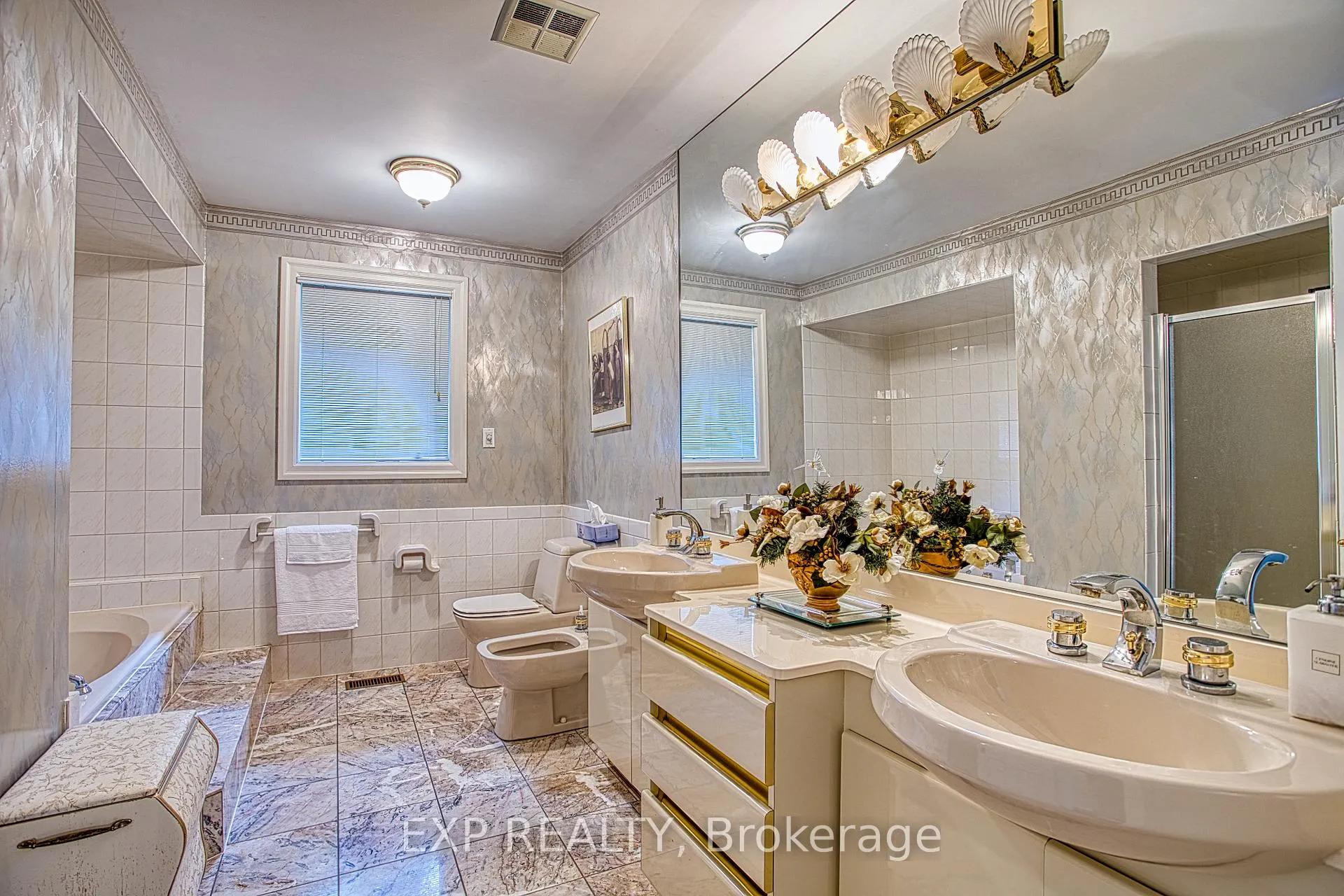 Photo 25 of 22 Burt Court, Hamilton, Stoney Creek — HOMEH