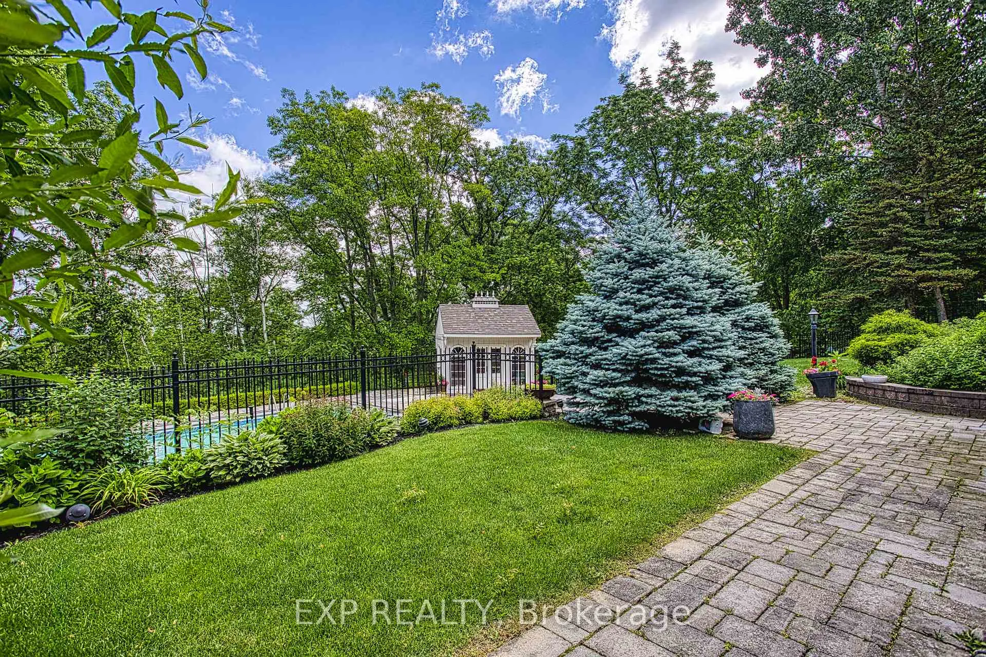 Photo 39 of 22 Burt Court, Hamilton, Stoney Creek — HOMEH