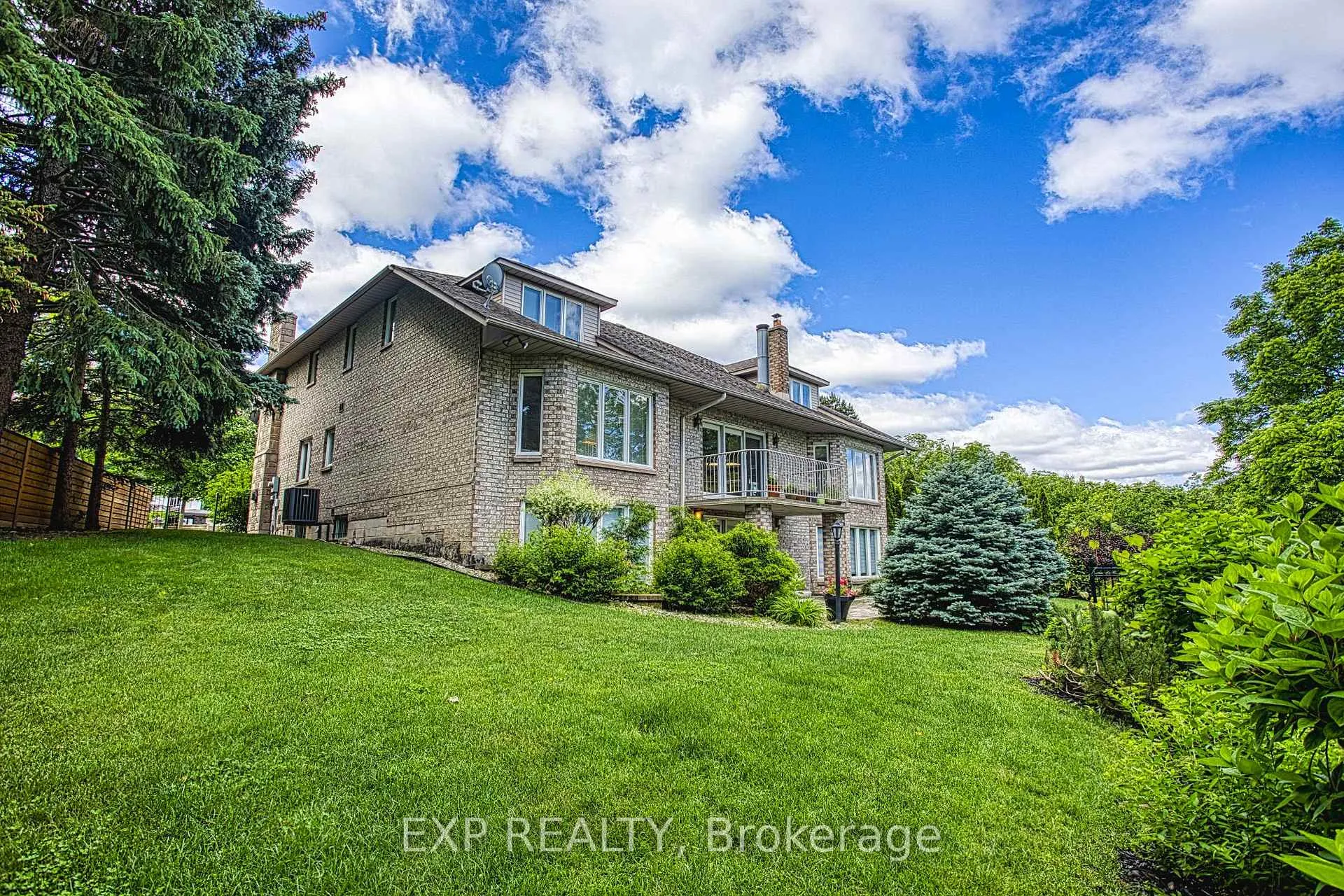 Photo 40 of 22 Burt Court, Hamilton, Stoney Creek — HOMEH