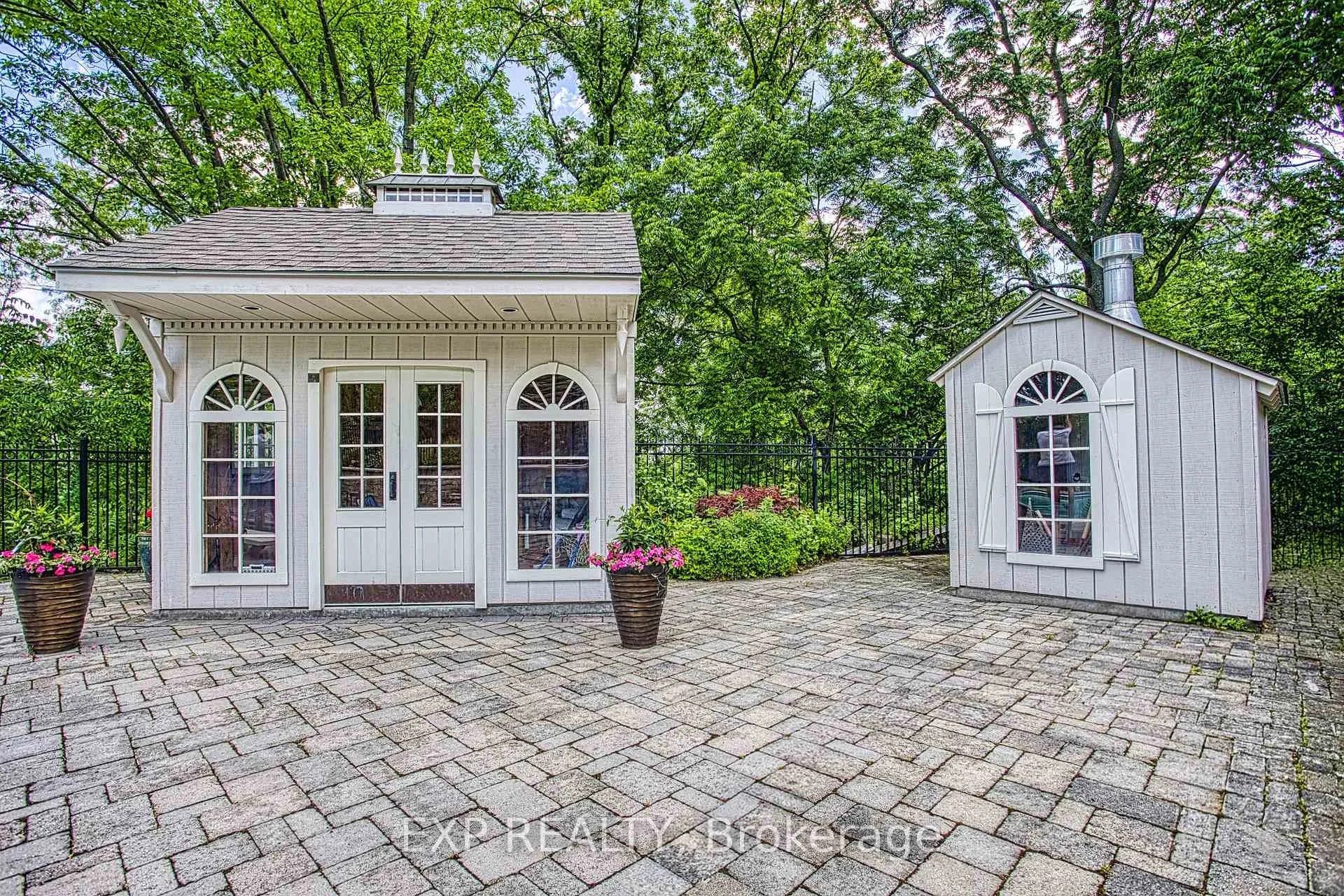 Photo 41 of 22 Burt Court, Hamilton, Stoney Creek — HOMEH