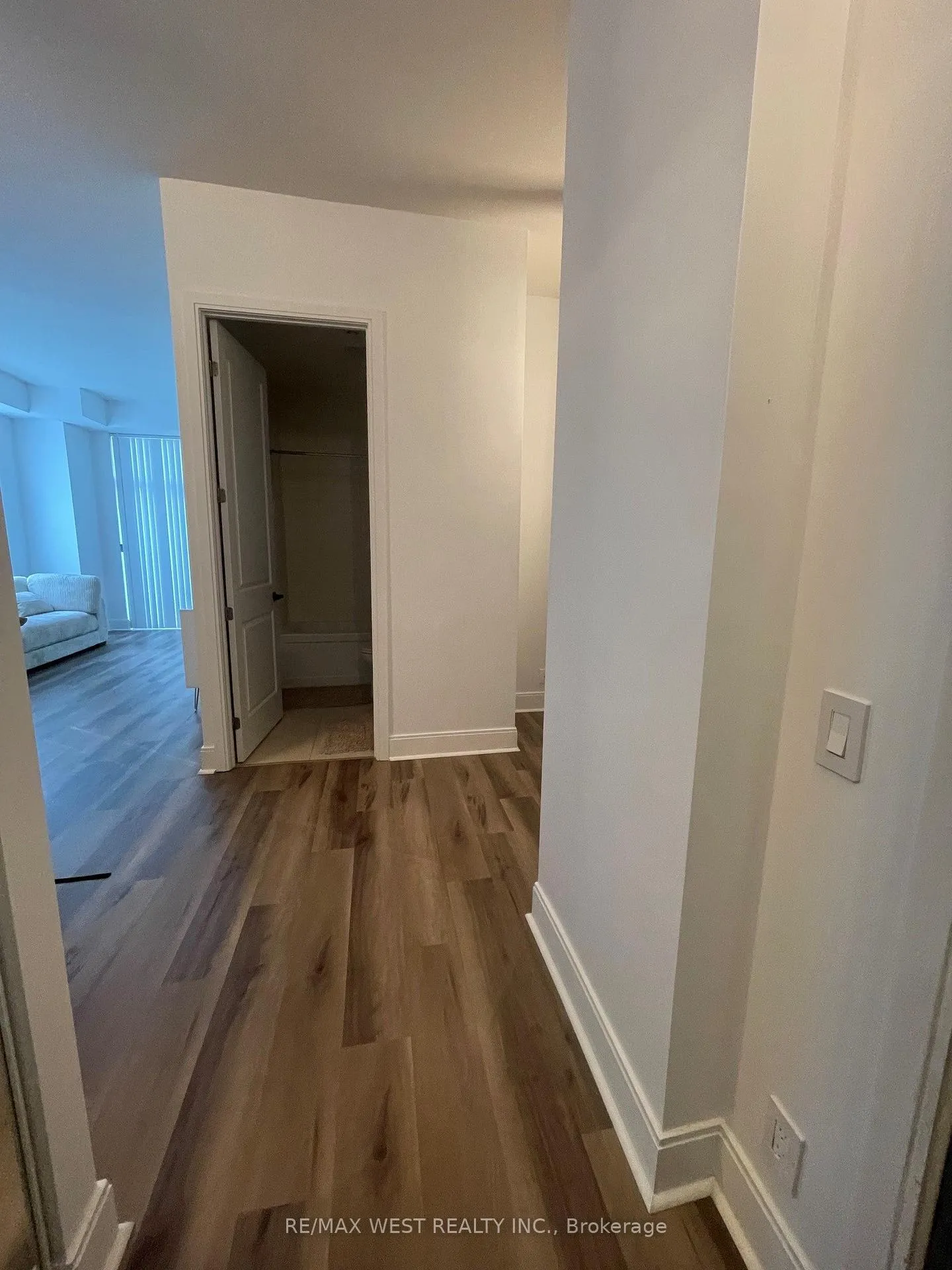 Photo 4 of Unit 1004, 21 Balmuto Street, Toronto, Bay Street Corridor — HOMEH