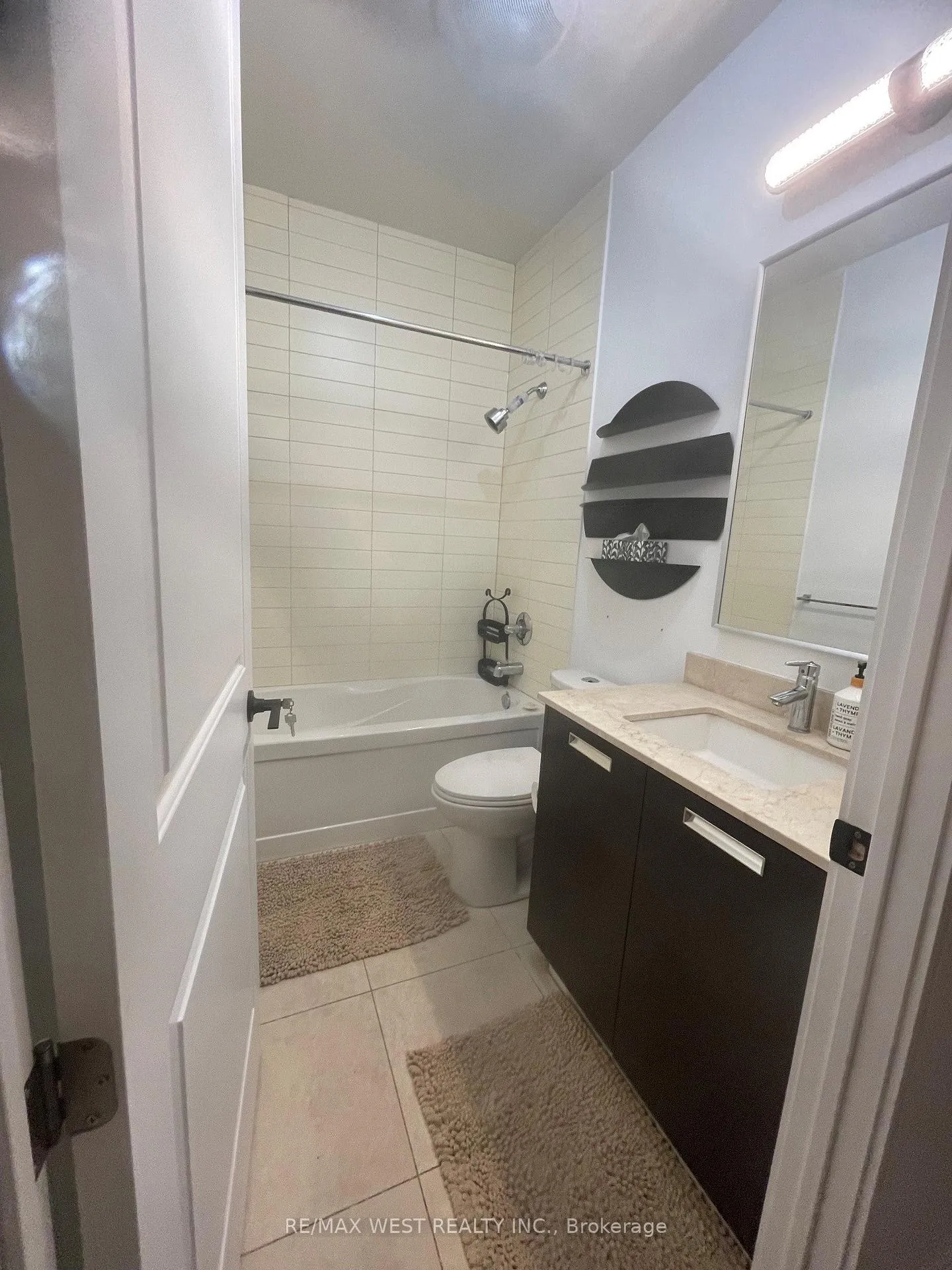 Photo 6 of Unit 1004, 21 Balmuto Street, Toronto, Bay Street Corridor — HOMEH