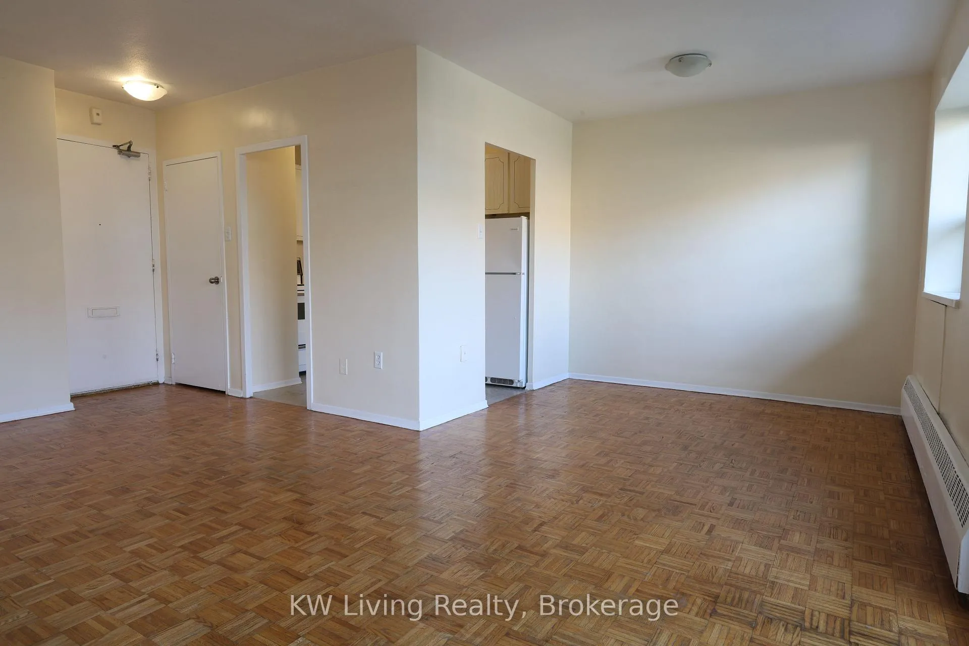 Photo 4 of Unit 301, 480 Lakeshore Road E, Mississauga, Lakeview — HOMEH