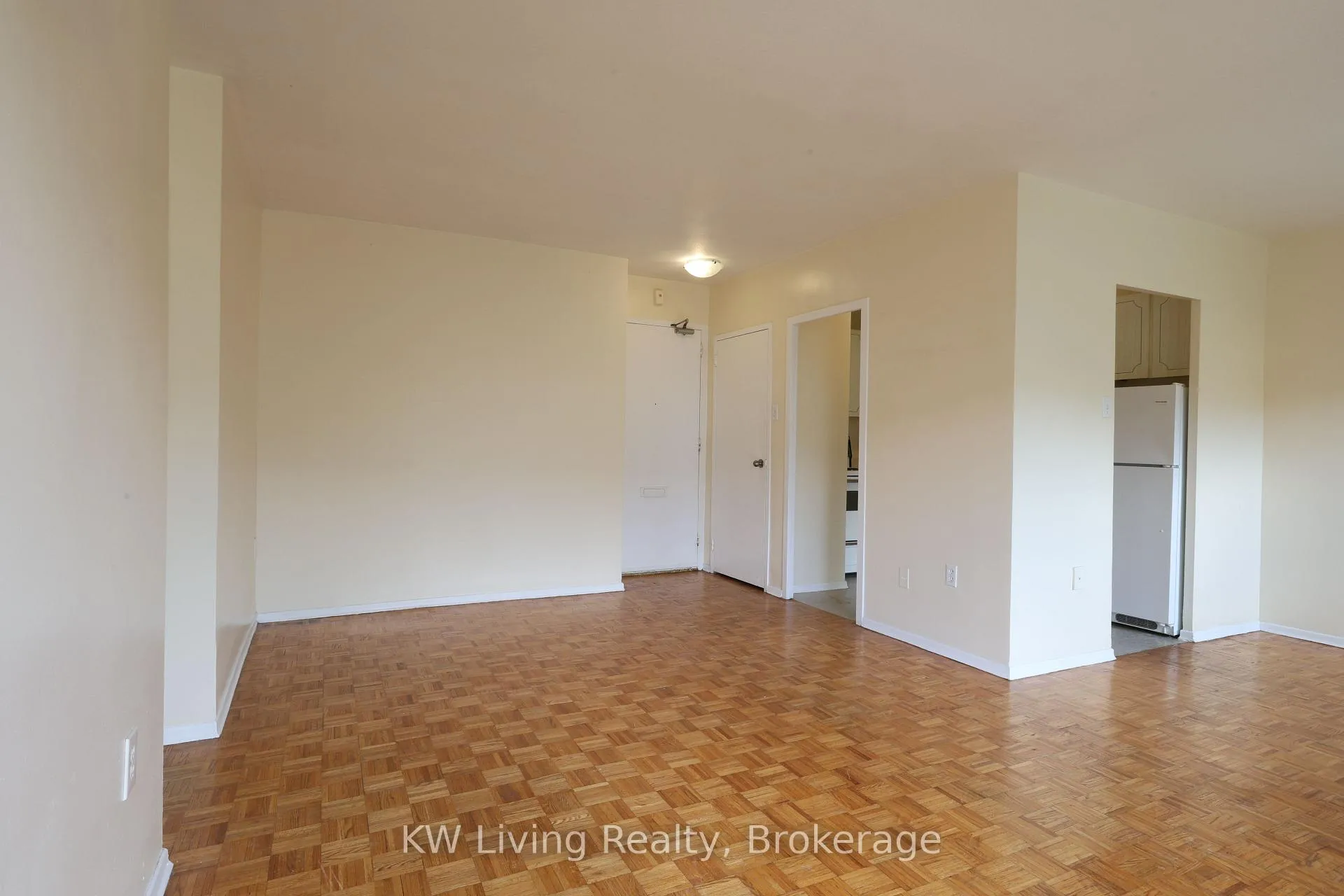 Photo 6 of Unit 301, 480 Lakeshore Road E, Mississauga, Lakeview — HOMEH