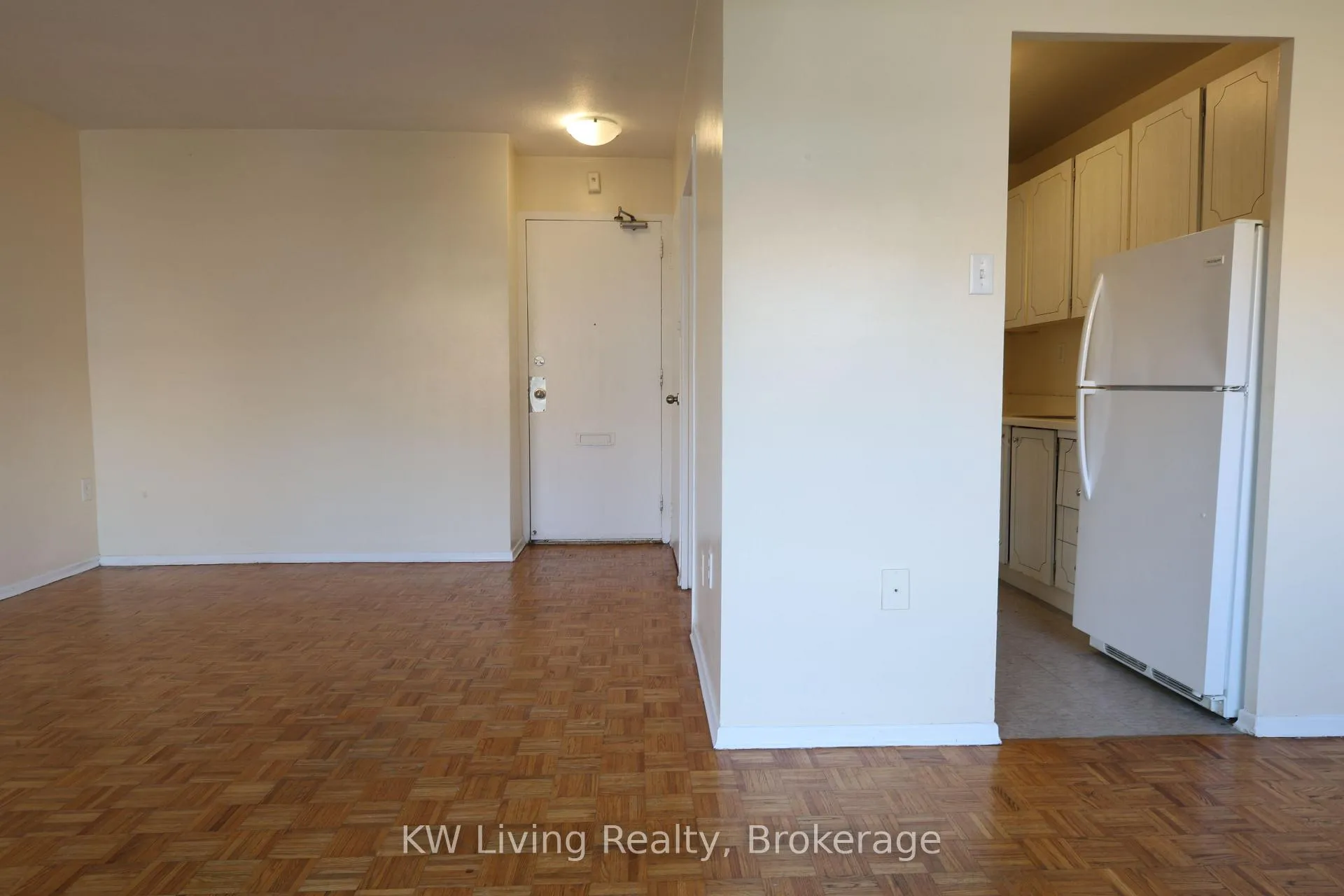 Photo 7 of Unit 301, 480 Lakeshore Road E, Mississauga, Lakeview — HOMEH