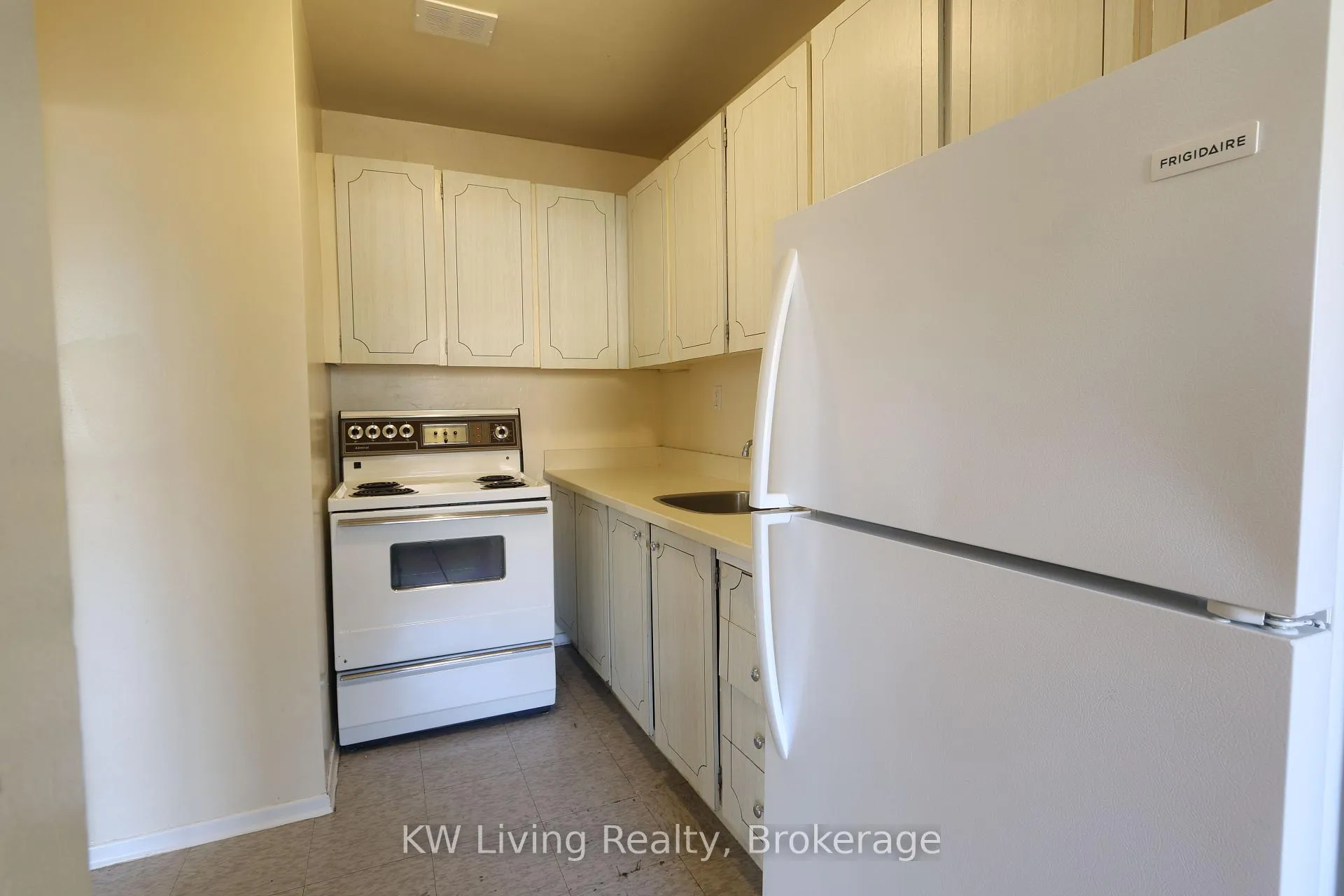 Photo 8 of Unit 301, 480 Lakeshore Road E, Mississauga, Lakeview — HOMEH