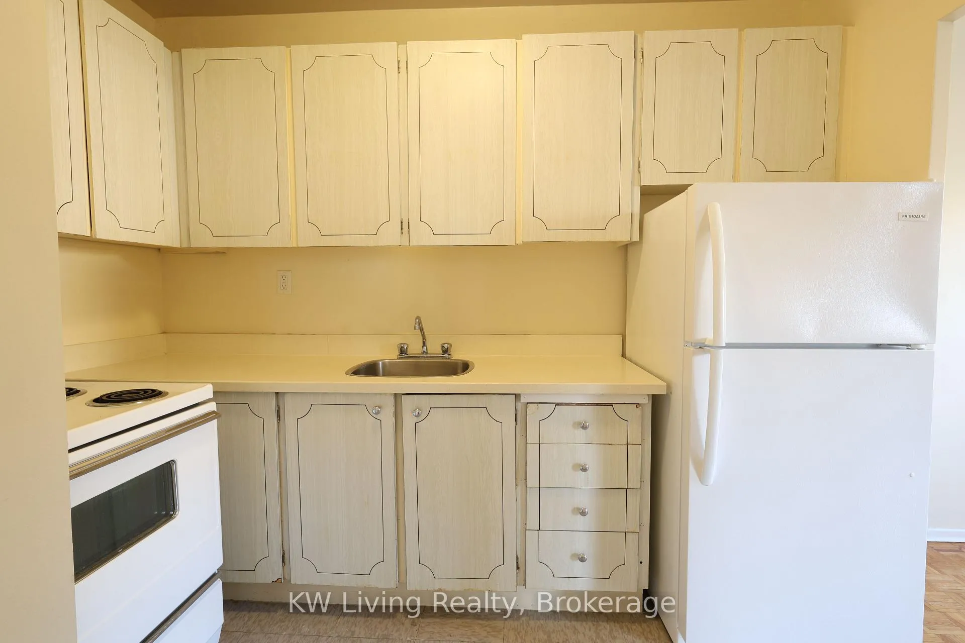 Photo 9 of Unit 301, 480 Lakeshore Road E, Mississauga, Lakeview — HOMEH