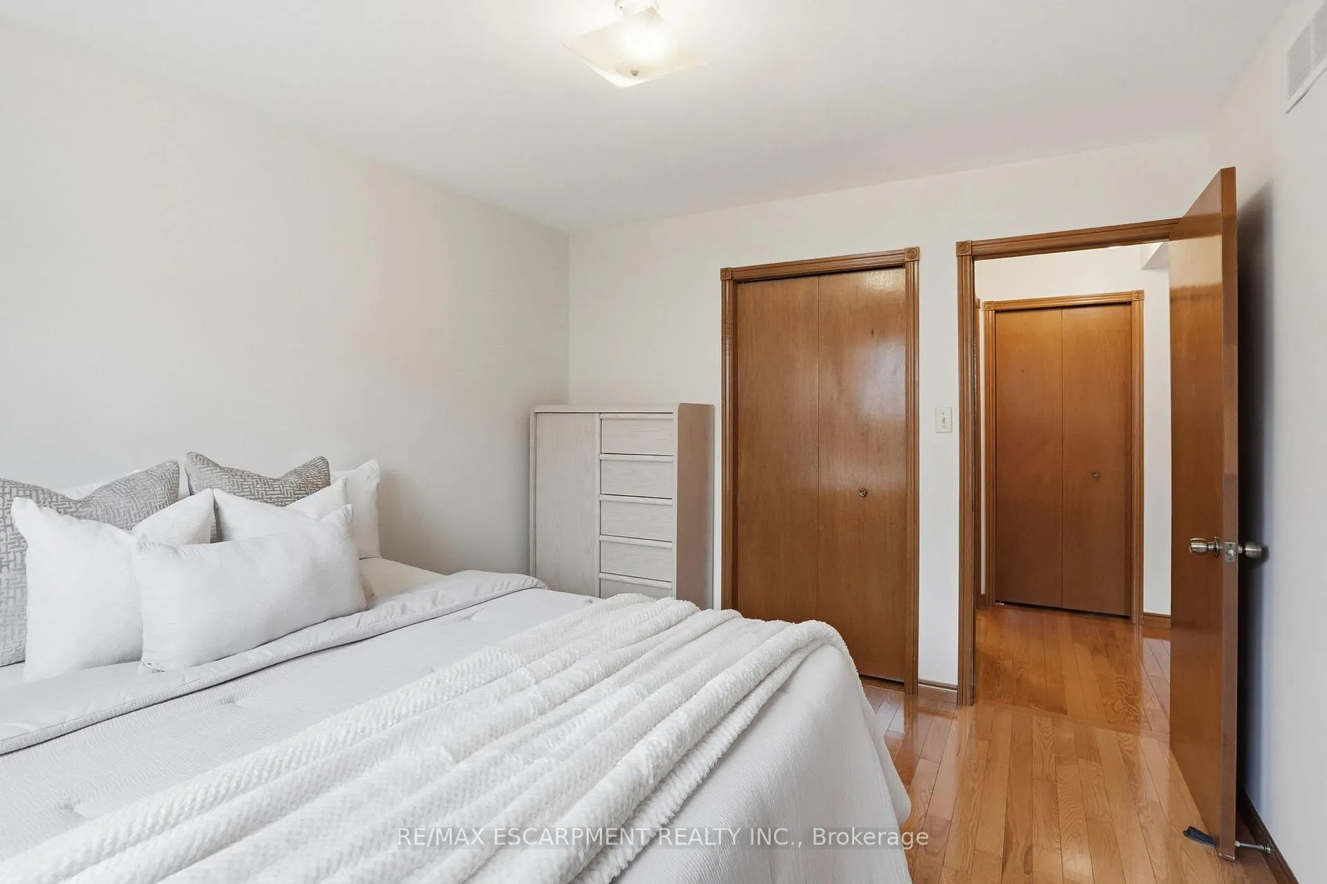 Photo 24 of 6 Royce Avenue, Hamilton, Stoney Creek — HOMEH