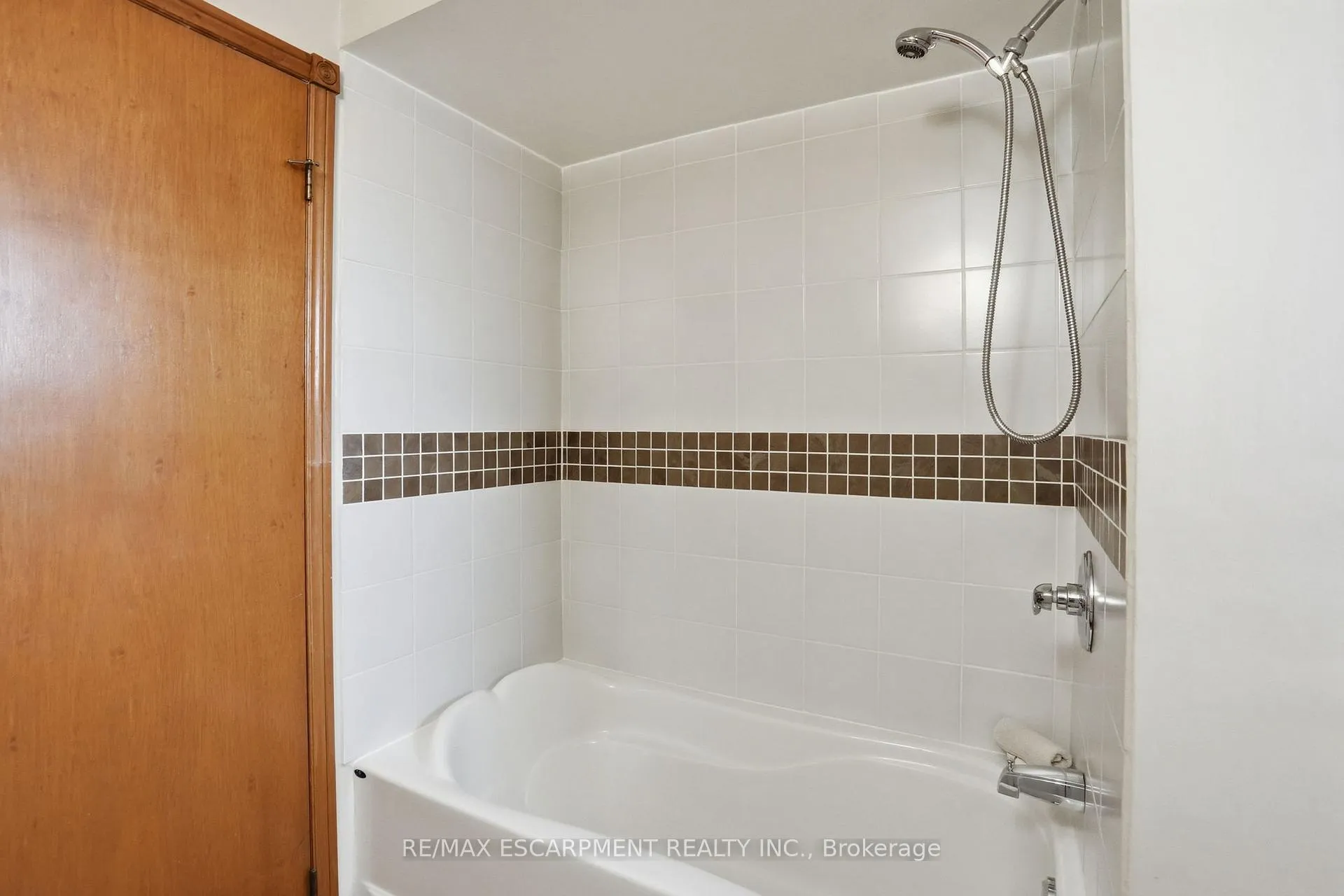 Photo 31 of 6 Royce Avenue, Hamilton, Stoney Creek — HOMEH