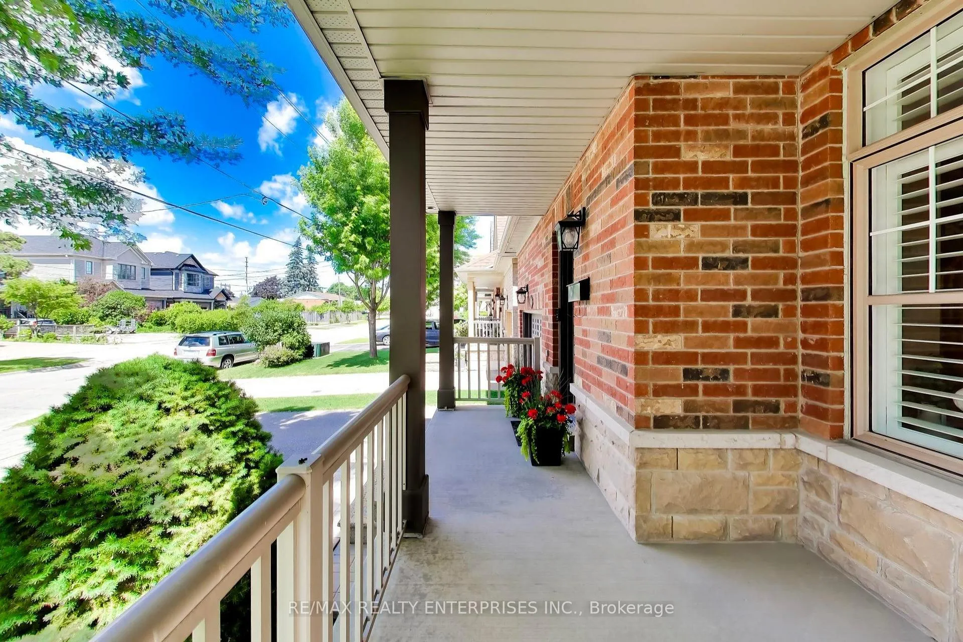 Photo 3 of 1613 Northmount Avenue, Mississauga, Lakeview — HOMEH