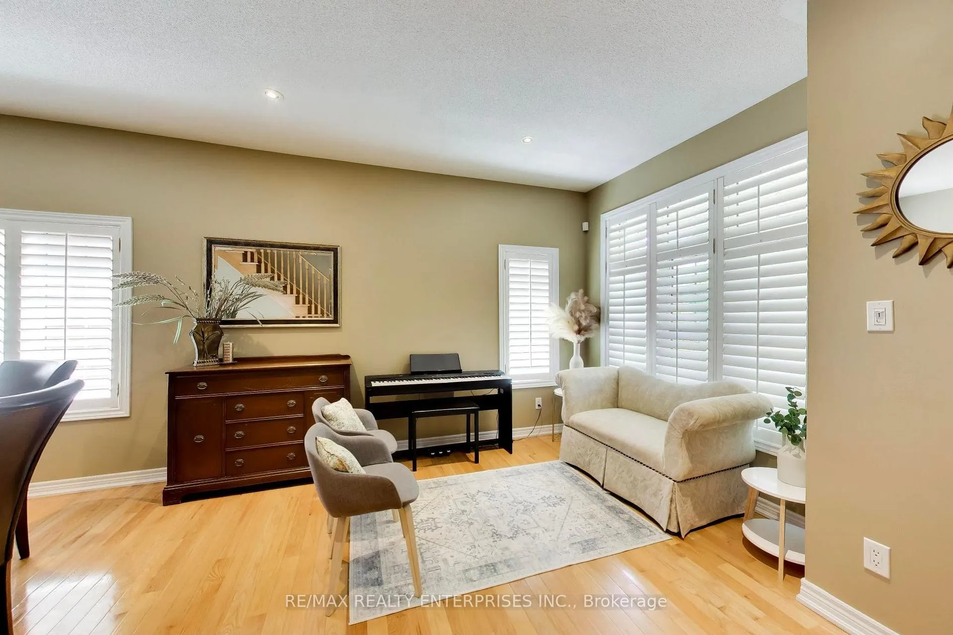 Photo 4 of 1613 Northmount Avenue, Mississauga, Lakeview — HOMEH