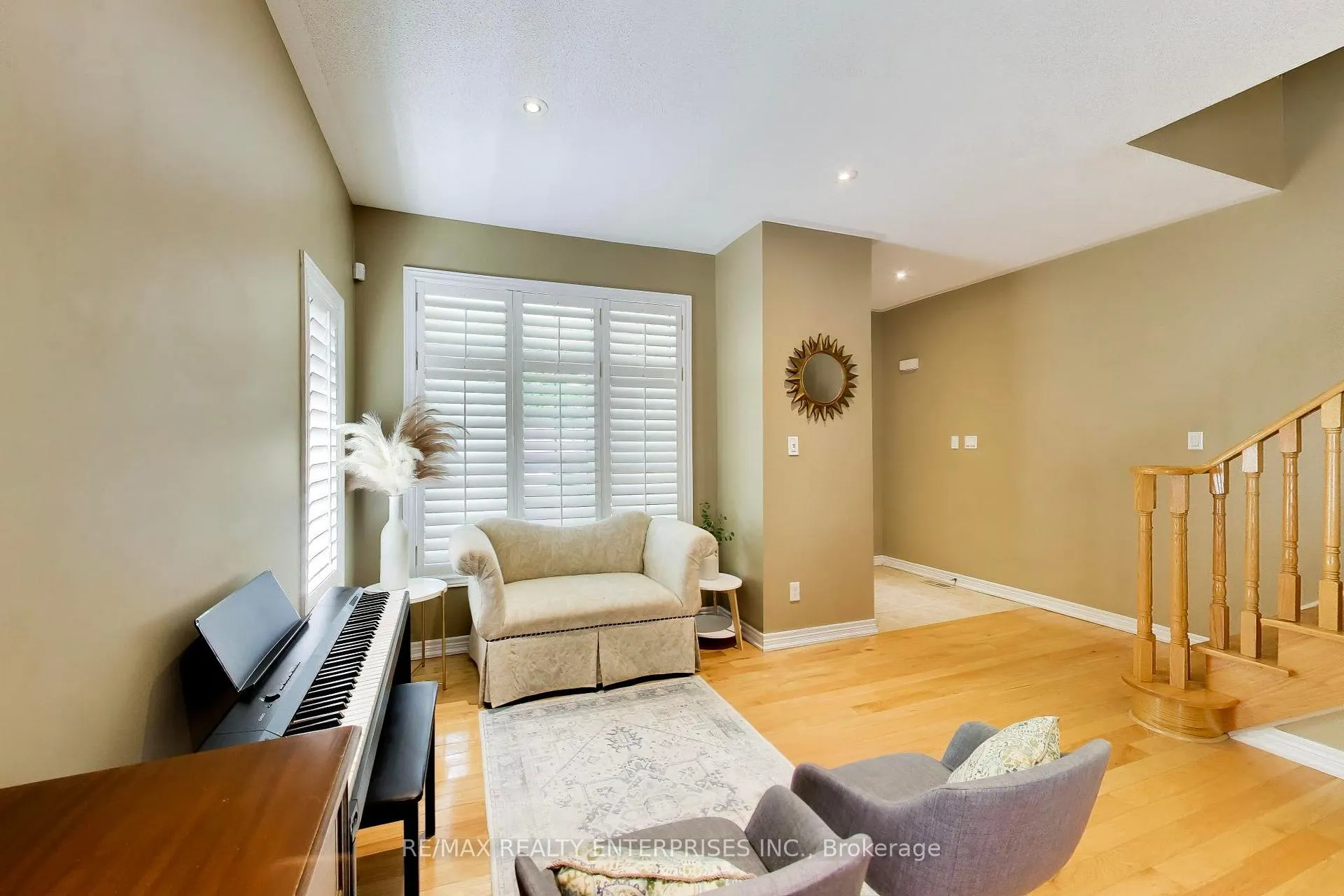 Photo 5 of 1613 Northmount Avenue, Mississauga, Lakeview — HOMEH