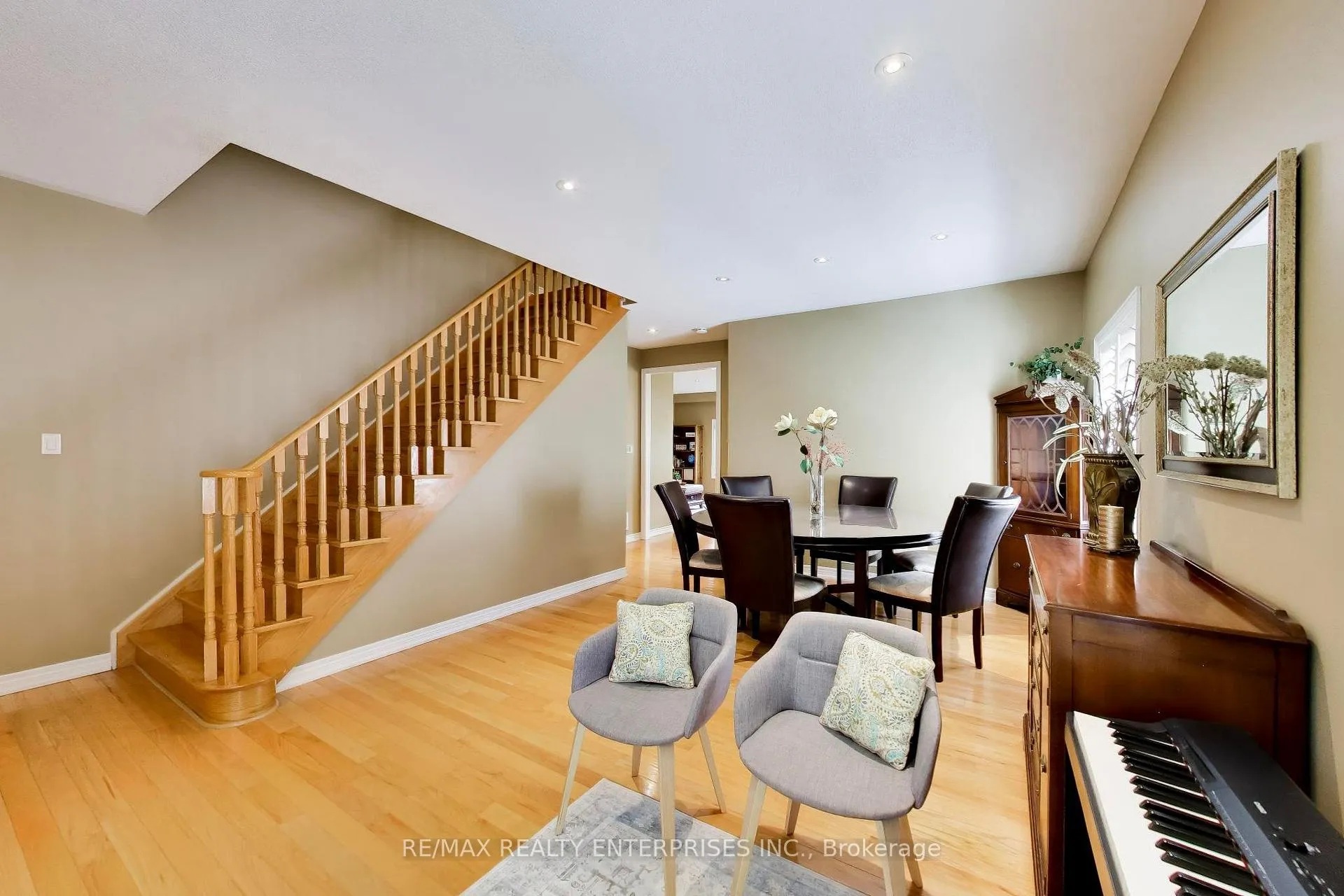 Photo 6 of 1613 Northmount Avenue, Mississauga, Lakeview — HOMEH