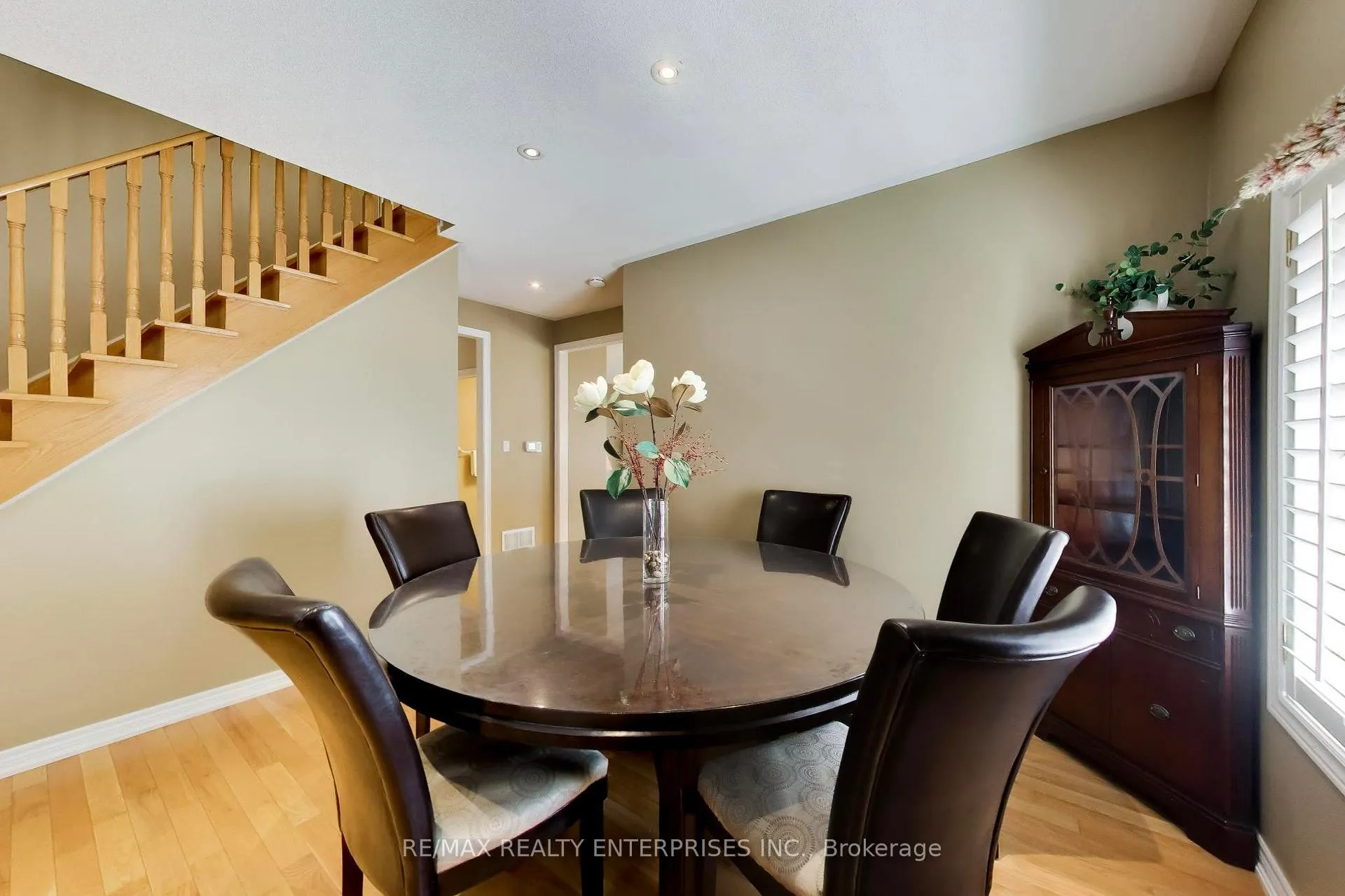 Photo 8 of 1613 Northmount Avenue, Mississauga, Lakeview — HOMEH