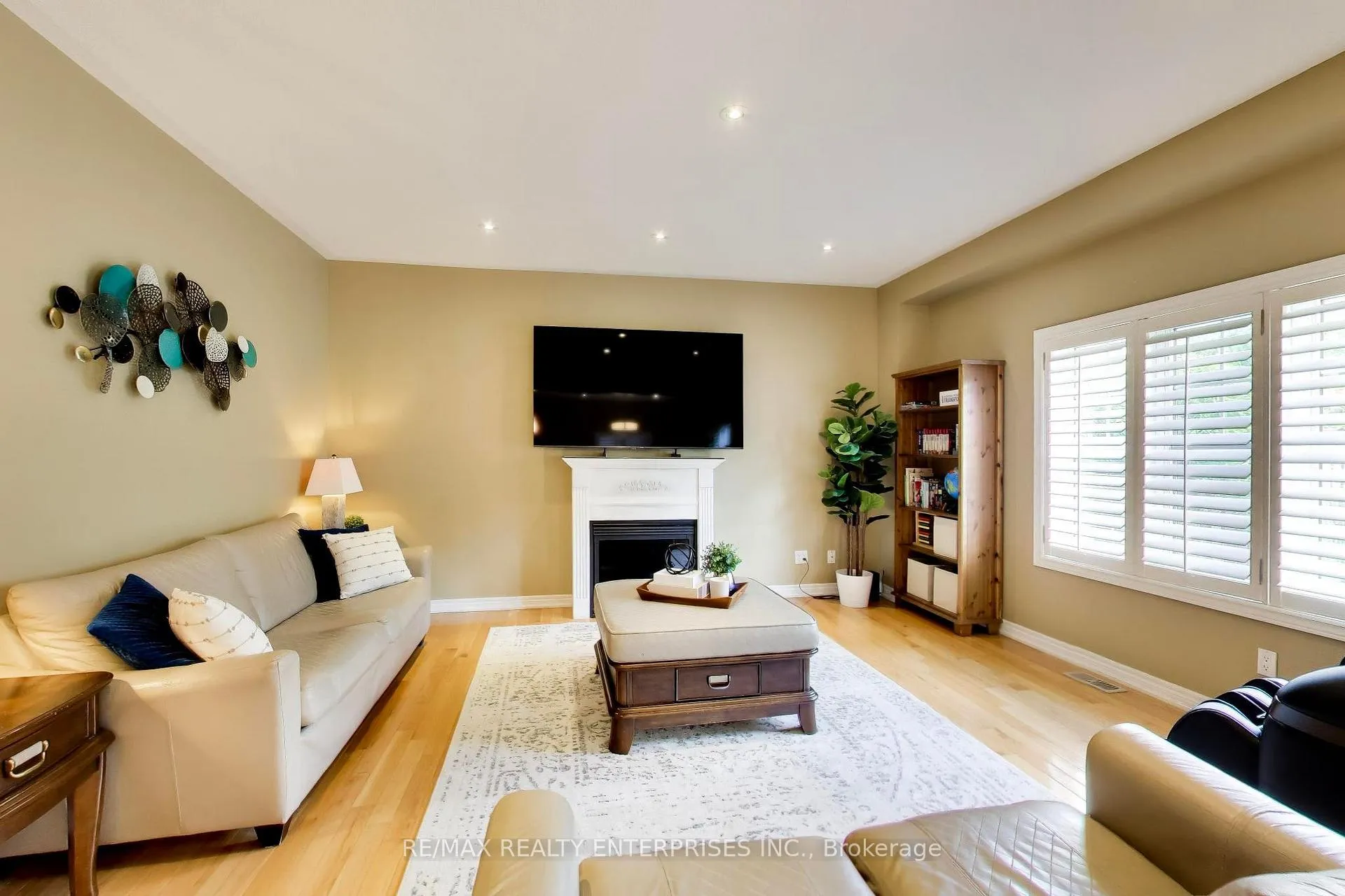 Photo 10 of 1613 Northmount Avenue, Mississauga, Lakeview — HOMEH