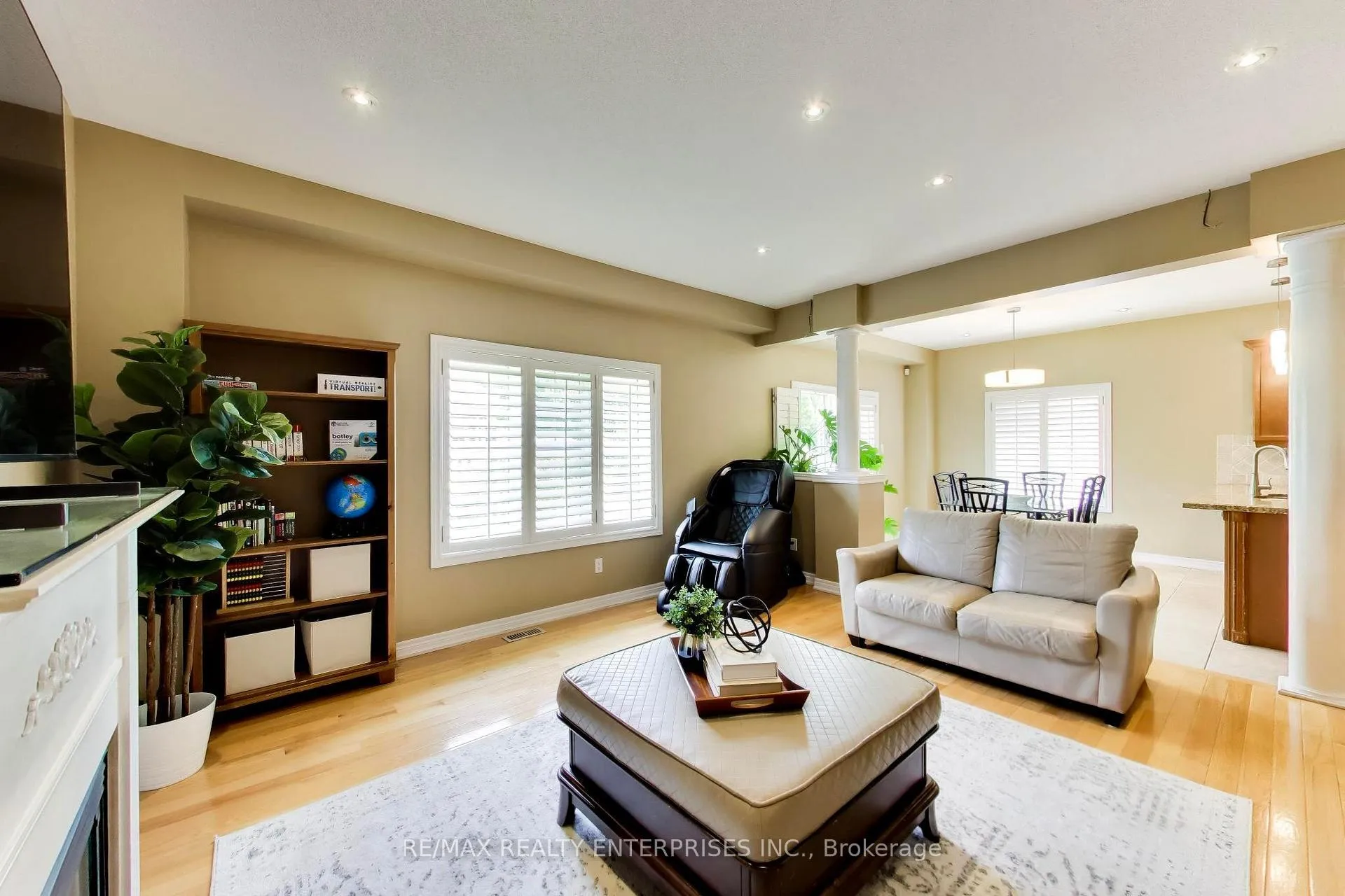 Photo 11 of 1613 Northmount Avenue, Mississauga, Lakeview — HOMEH