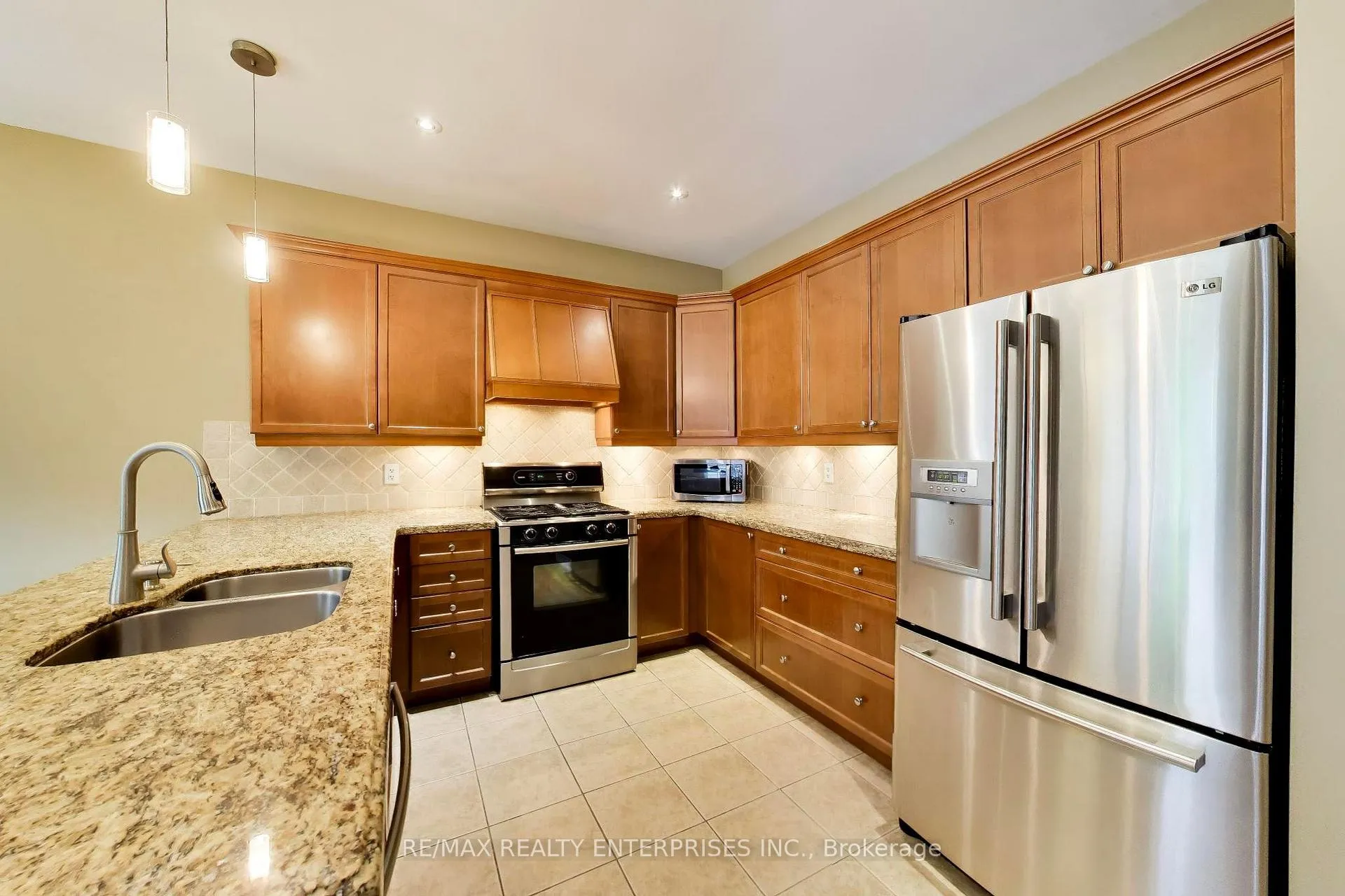 Photo 13 of 1613 Northmount Avenue, Mississauga, Lakeview — HOMEH