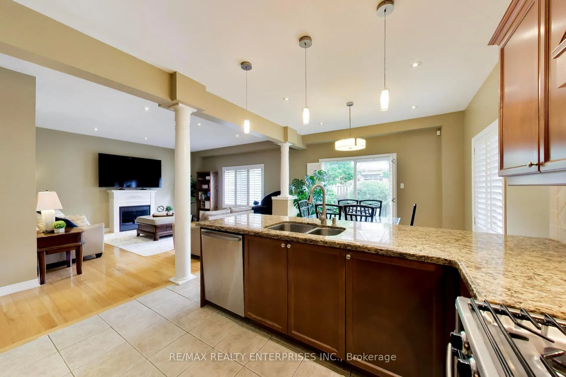 Photo 14 of 1613 Northmount Avenue, Mississauga, Lakeview — HOMEH
