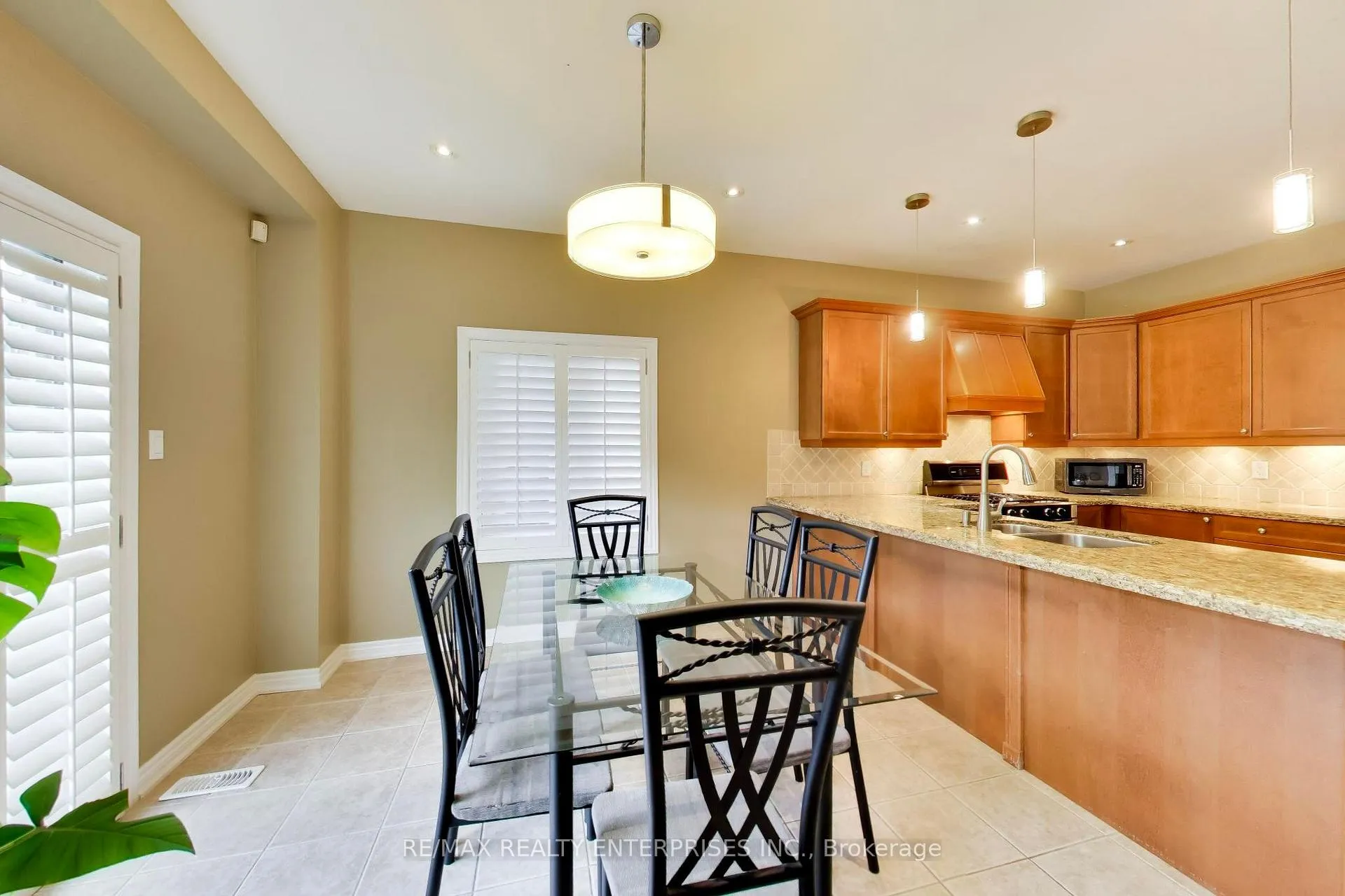Photo 16 of 1613 Northmount Avenue, Mississauga, Lakeview — HOMEH