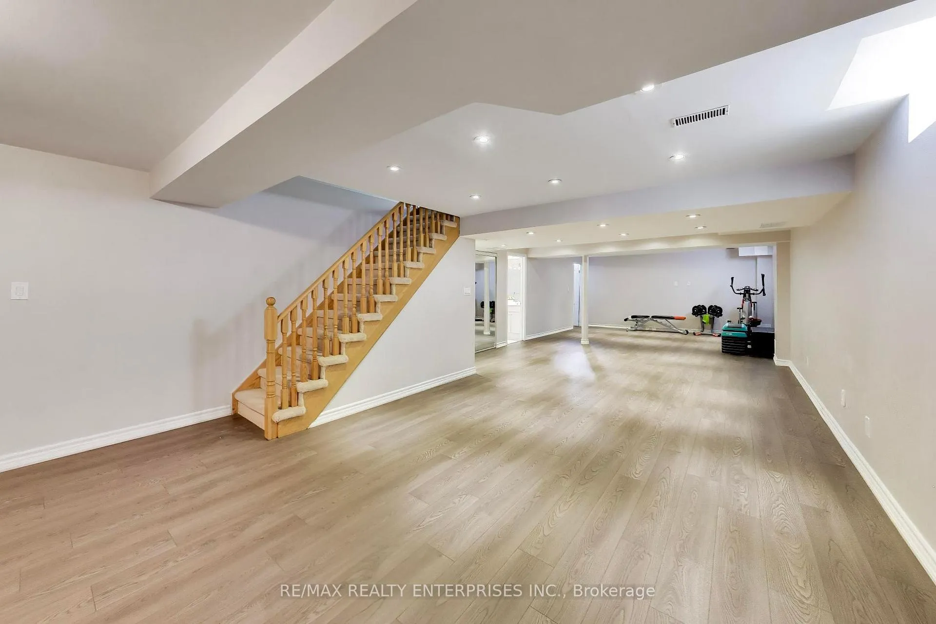 Photo 35 of 1613 Northmount Avenue, Mississauga, Lakeview — HOMEH