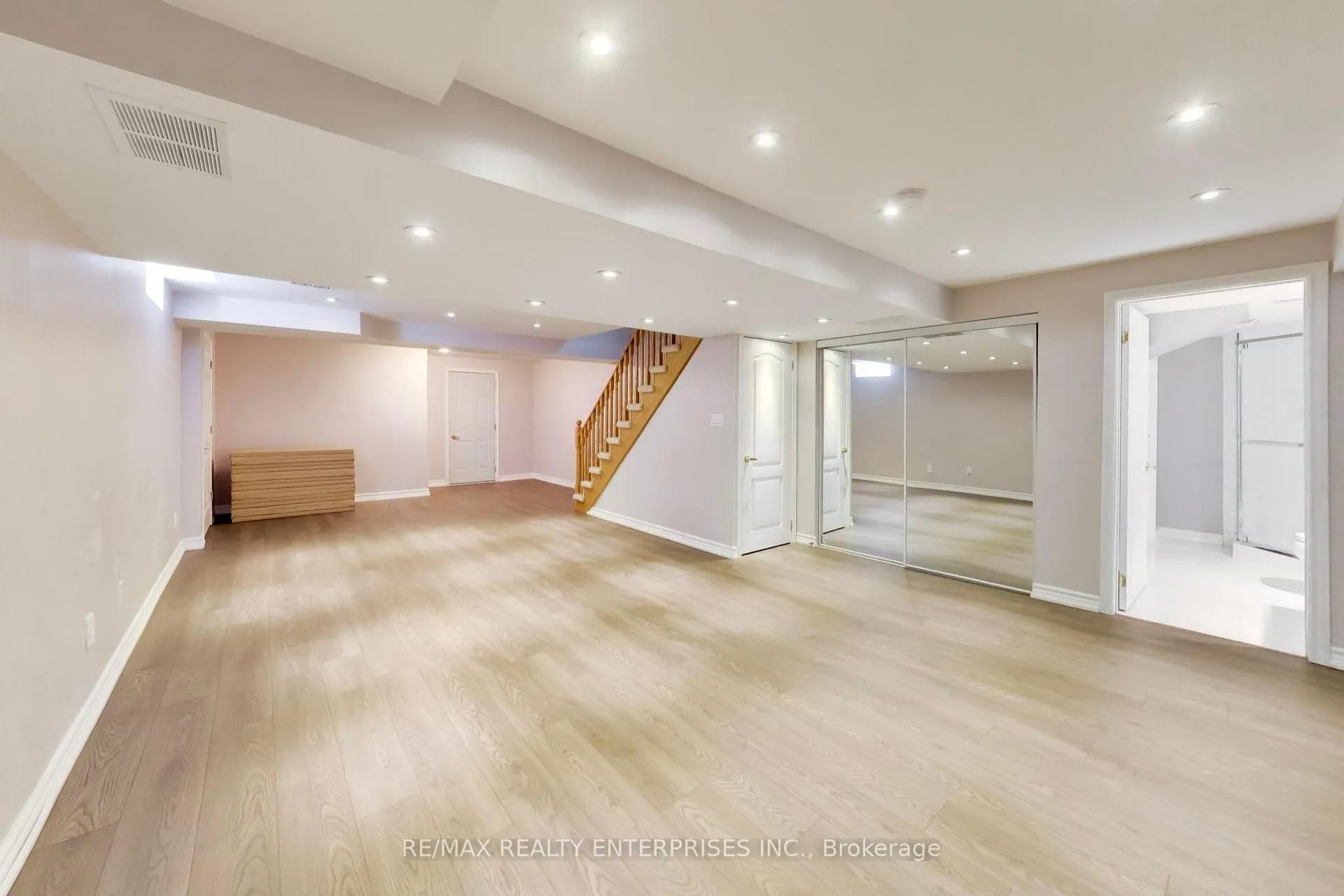 Photo 38 of 1613 Northmount Avenue, Mississauga, Lakeview — HOMEH