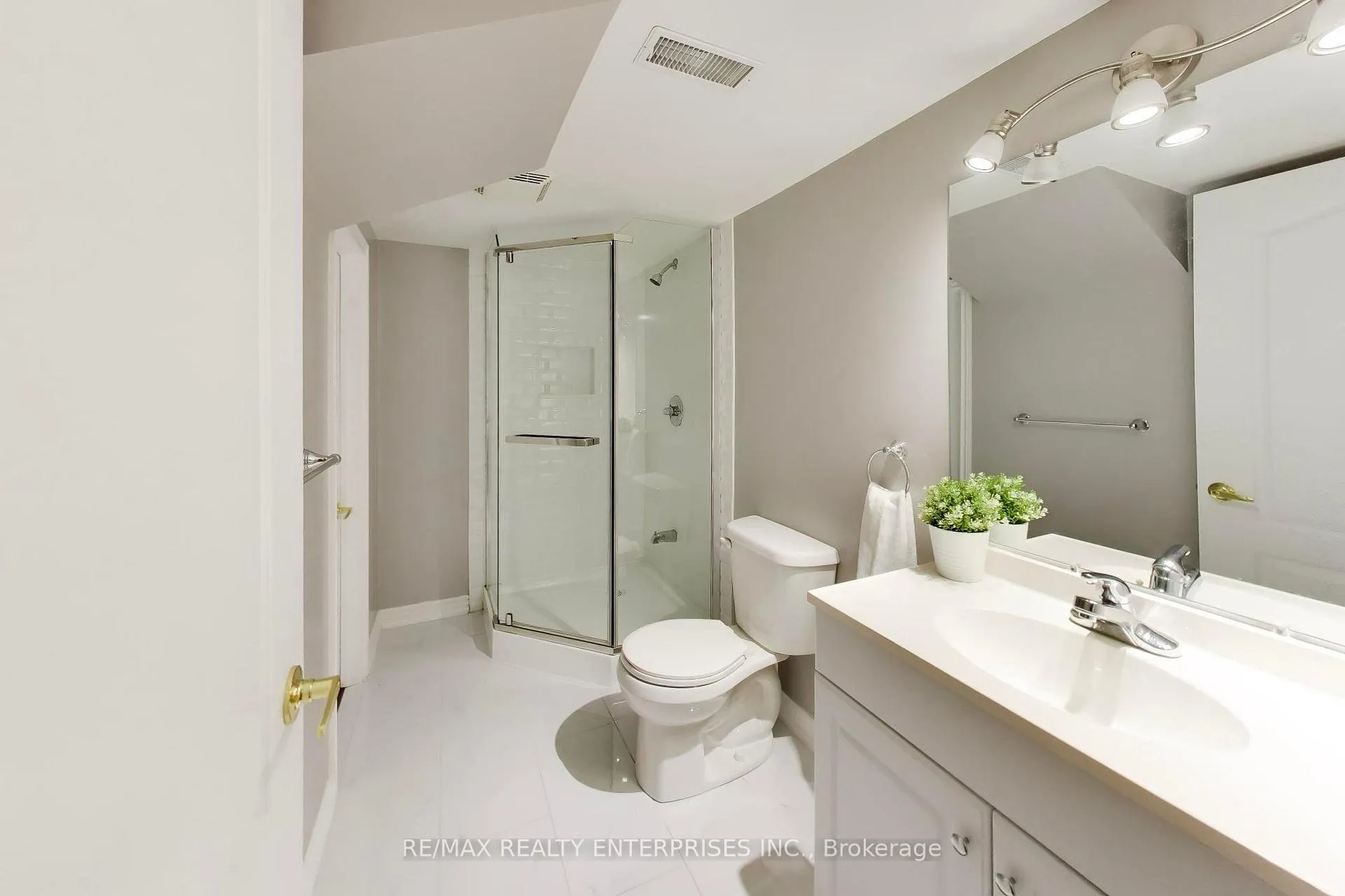 Photo 39 of 1613 Northmount Avenue, Mississauga, Lakeview — HOMEH